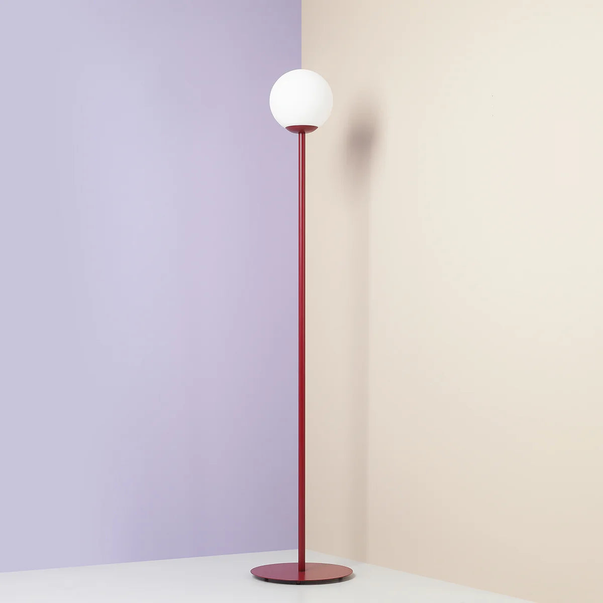 Pinne red floor lamp