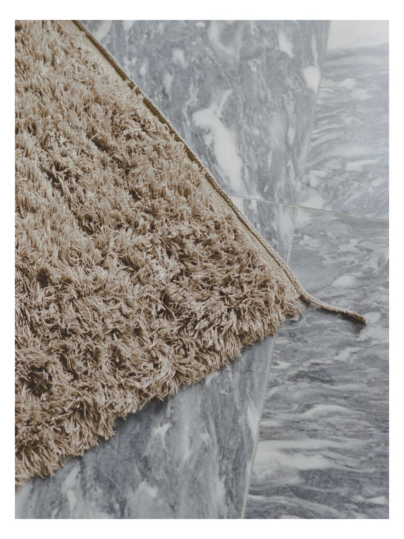 Dywan LUMINARY SUN beżowy z długim włosiem