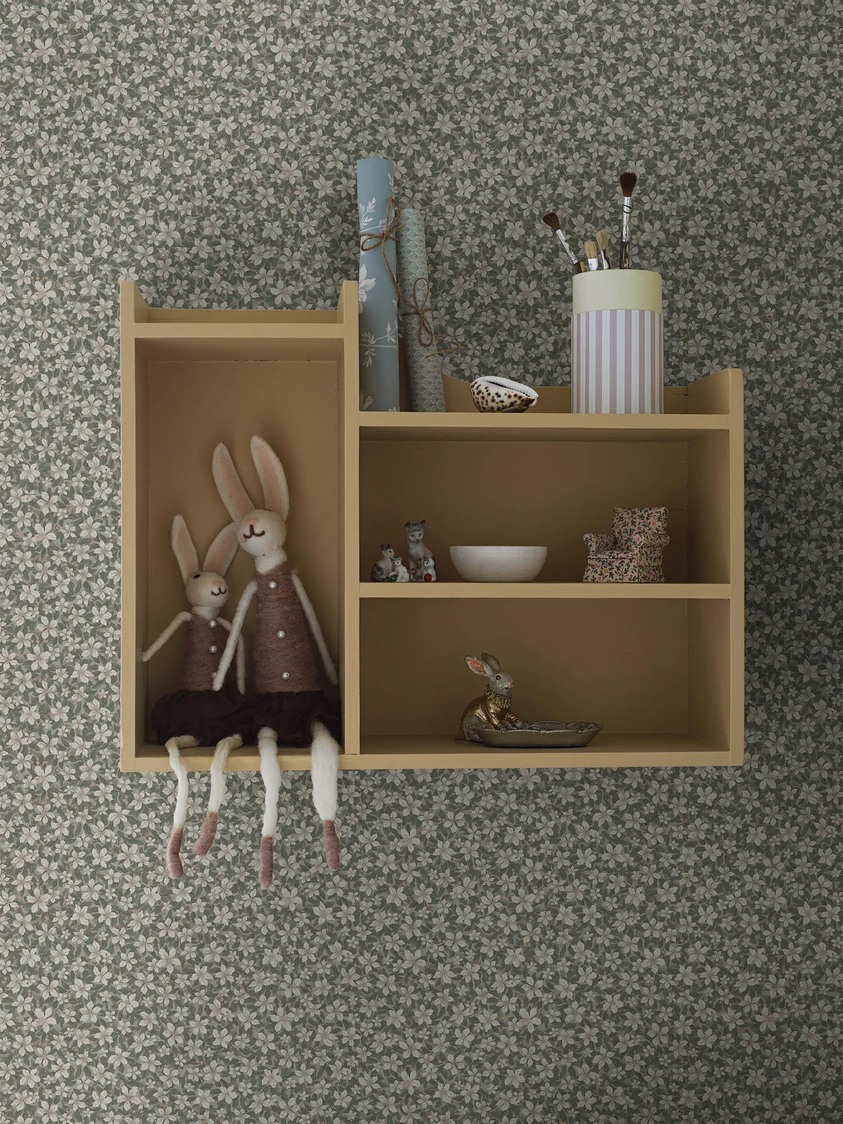 Tapeta s rostlinným motivem květin SKOGSBLOMST zelená s bílou