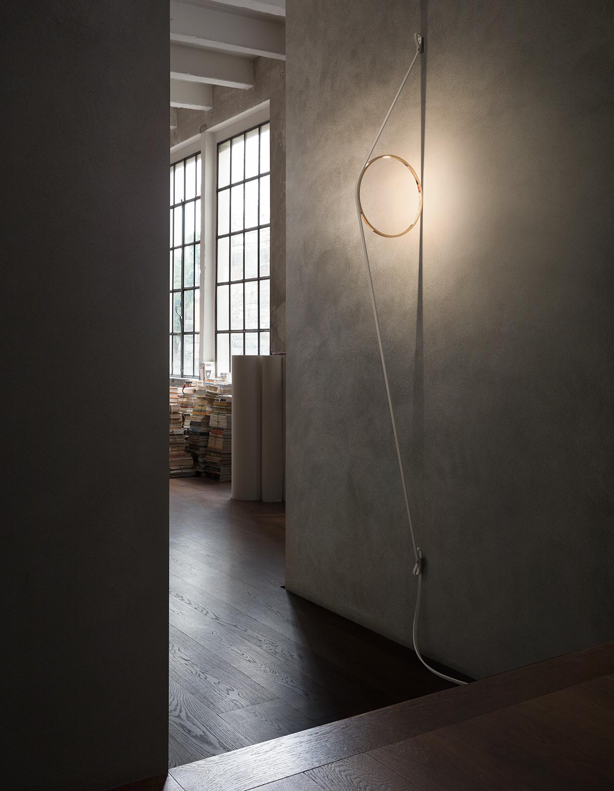 Nástěnná lampa WIRERING šedá se zlatou