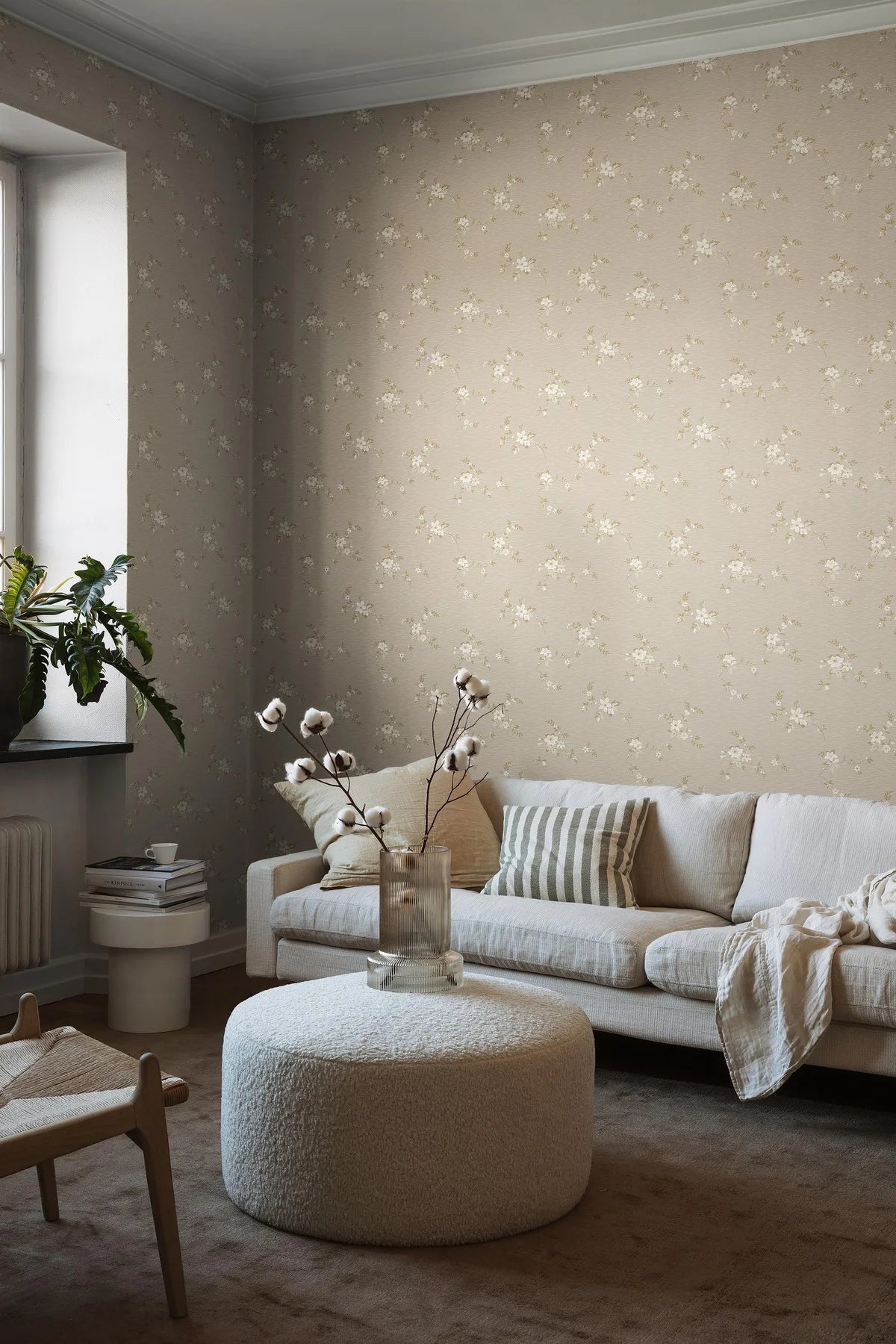 SAGA Beige Floral Pattern Wallpaper with Gold