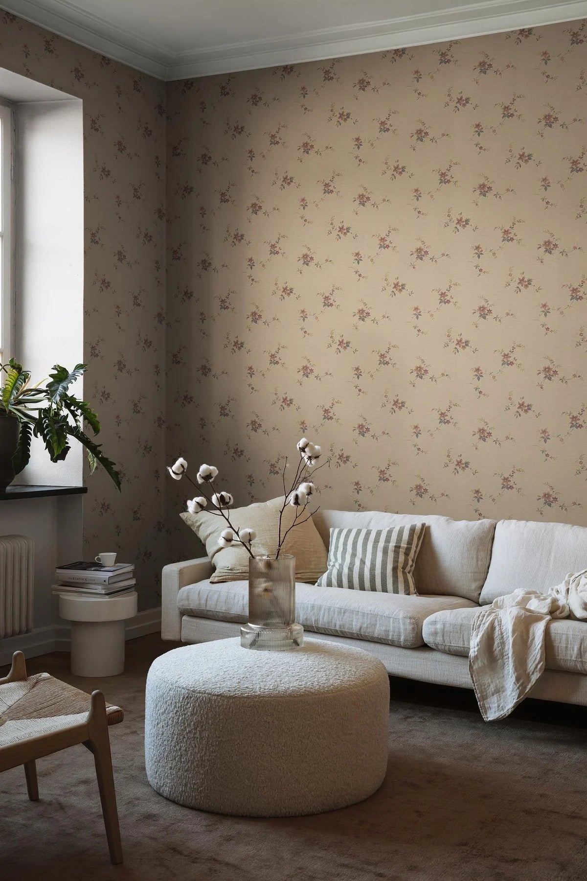 Tapeta s rostlinným motivem SAGA hnědá s bordó