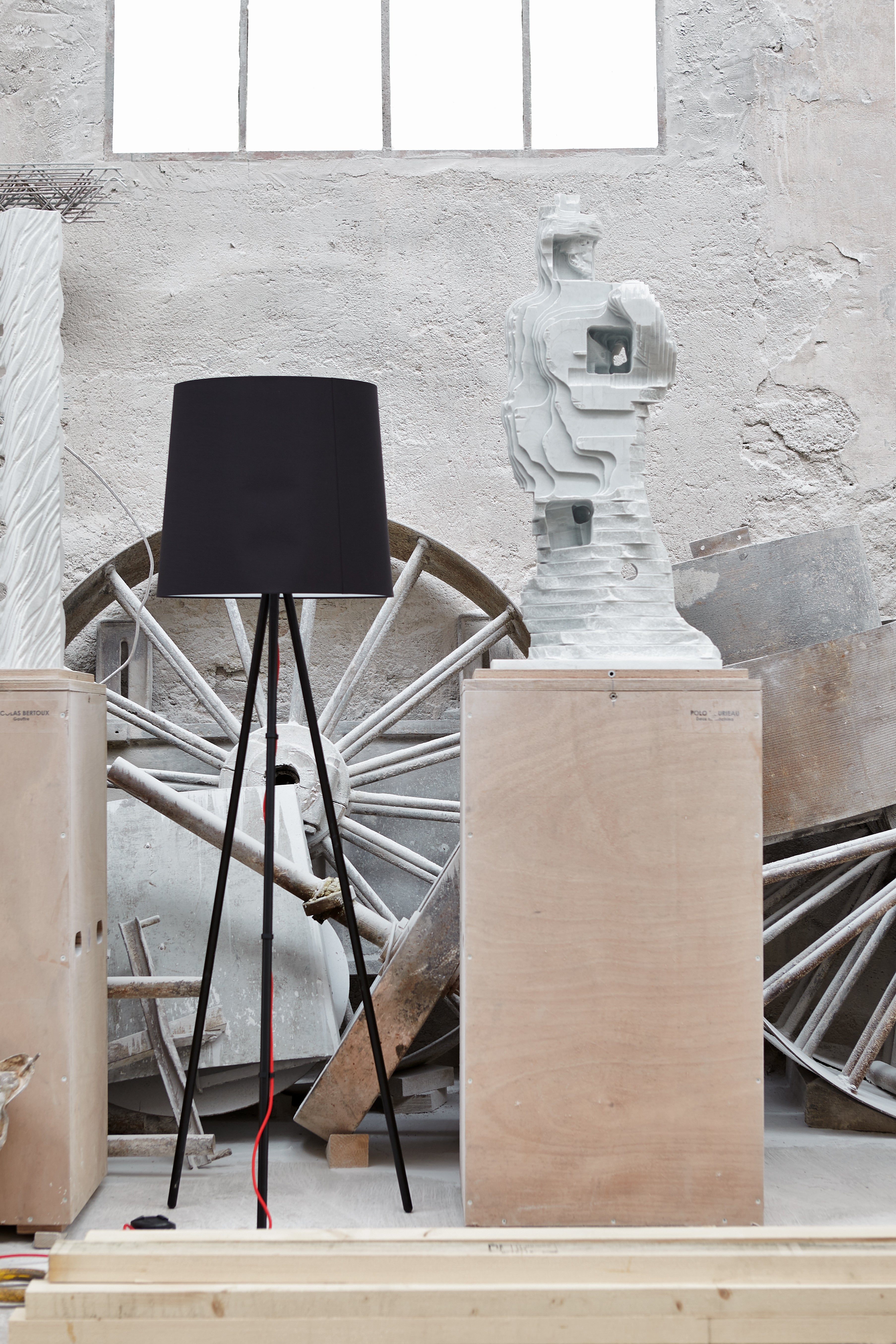 Lampa podłogowa EVA biały klosz z aluminiową podstawą
