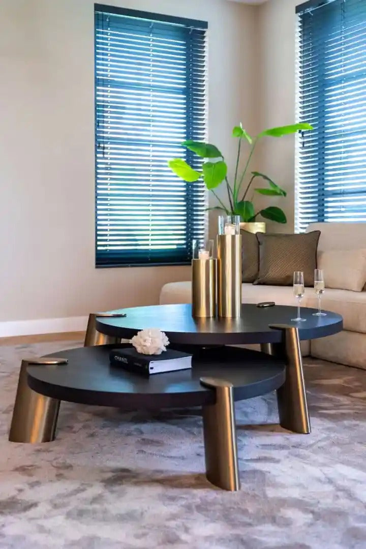 Zestaw stolików kawowych BRODY czarny z mosiężną podstawą