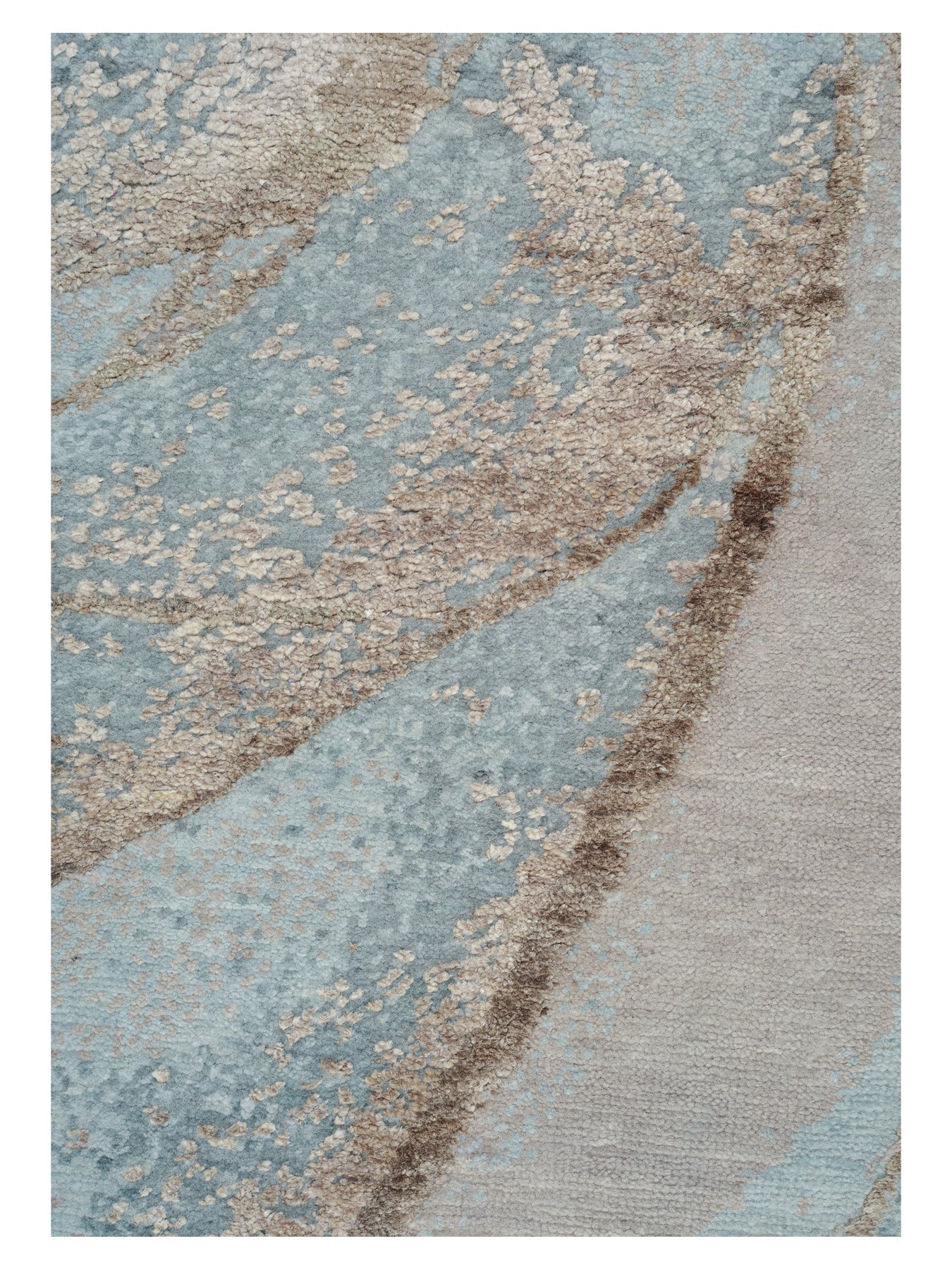 PEARL AURICLE blue with beige rug