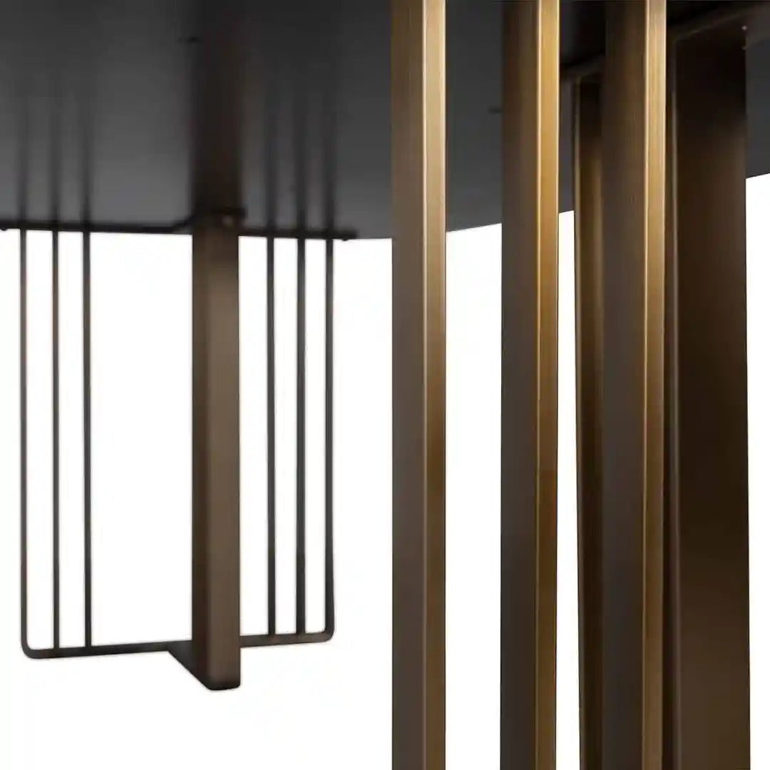 Stół MAVERICK czarny z mosiężną podstawą