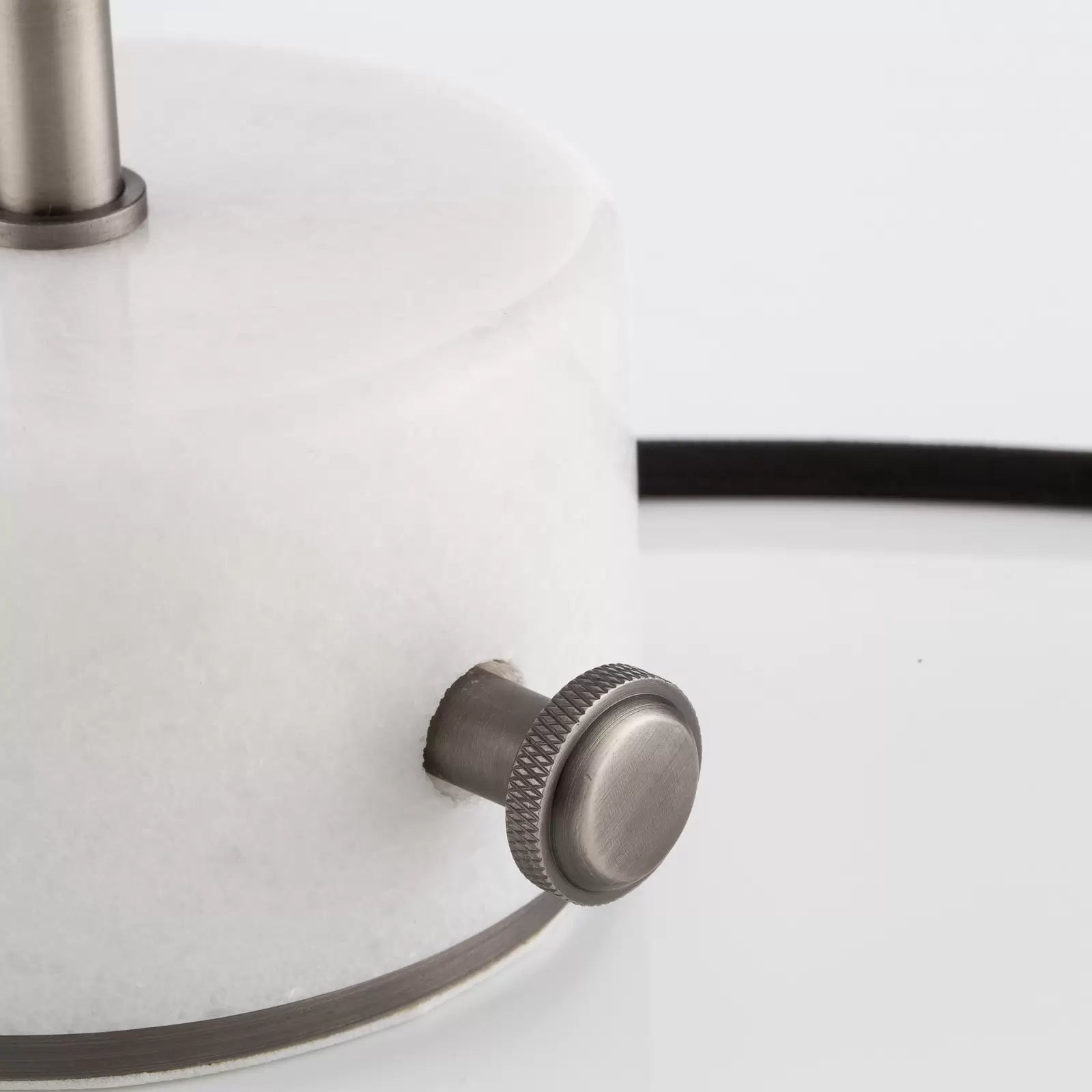 Stolní lampa CHANPEN DIAMANT bílá se stříbrným podstavcem