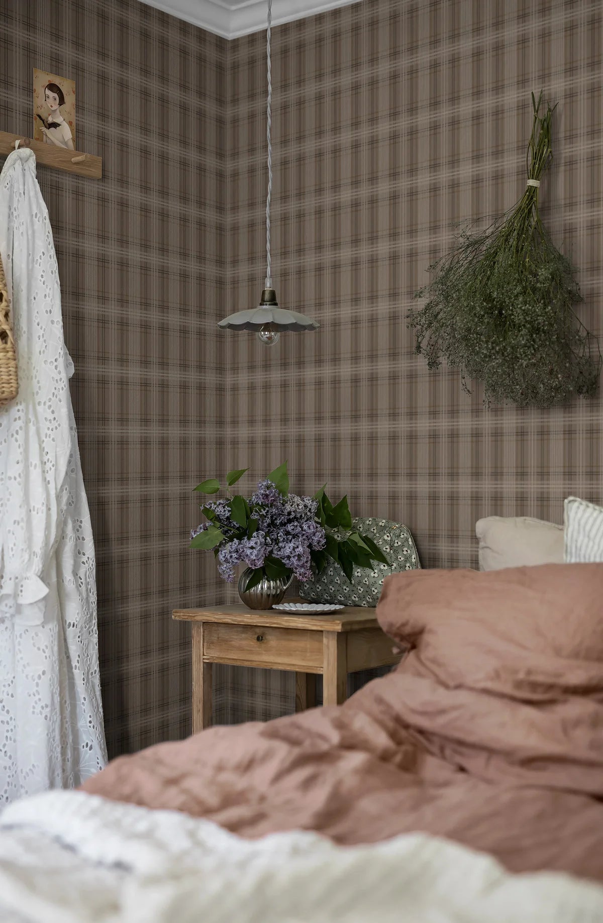 Tapeta s geometrickým vzorem ve skotské kostce TAILOR’S TWEED hnědá s béžovou