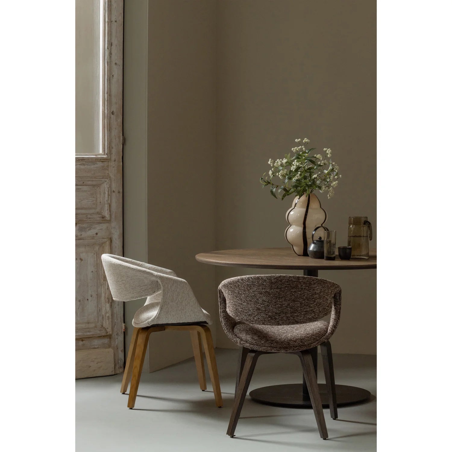 YOSSI Armchair in Brown with Dark Brown Wooden Base