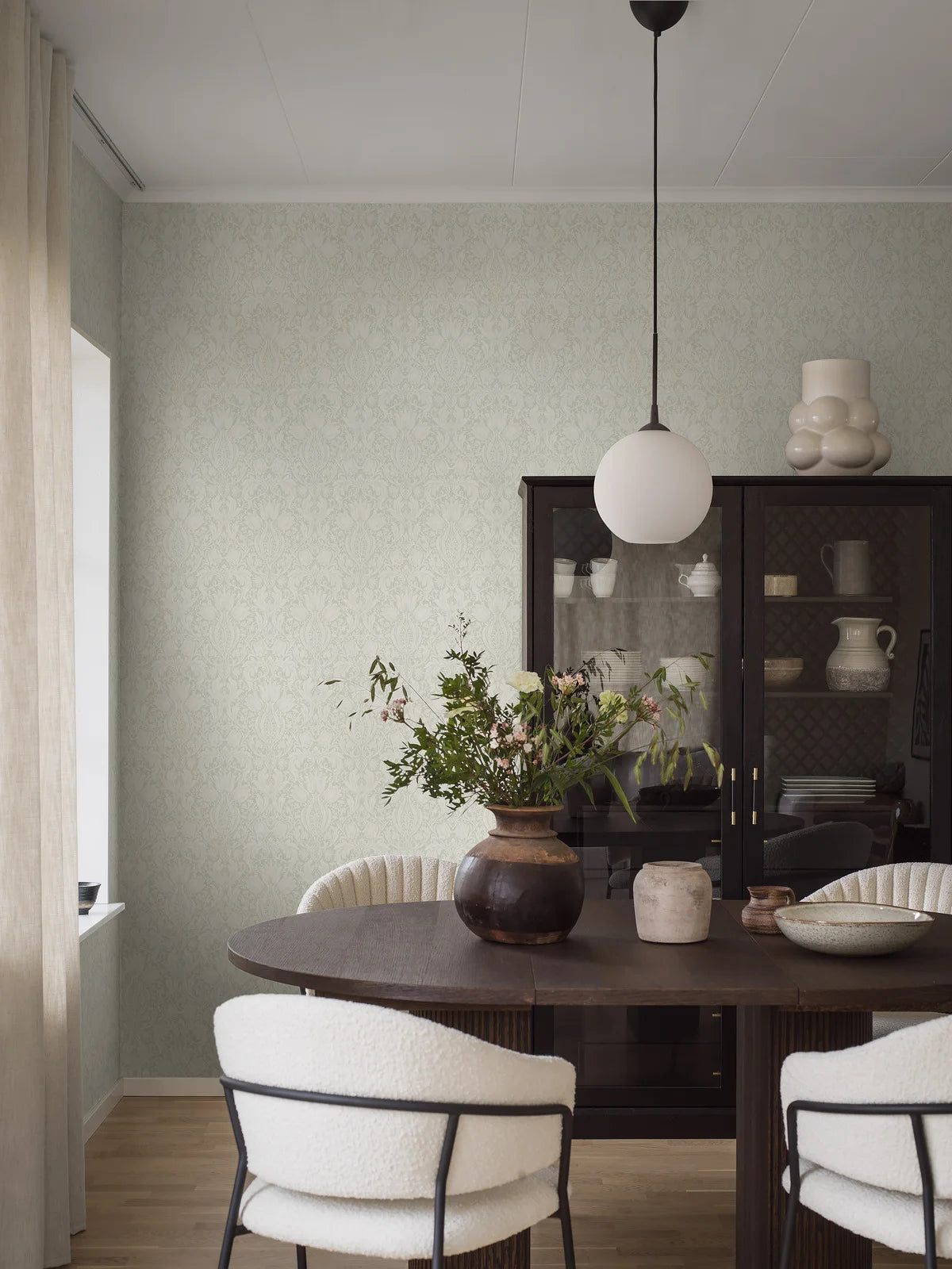 Papírová flizelinová tapeta s rostlinným vzorem ALBA zelená s bílou