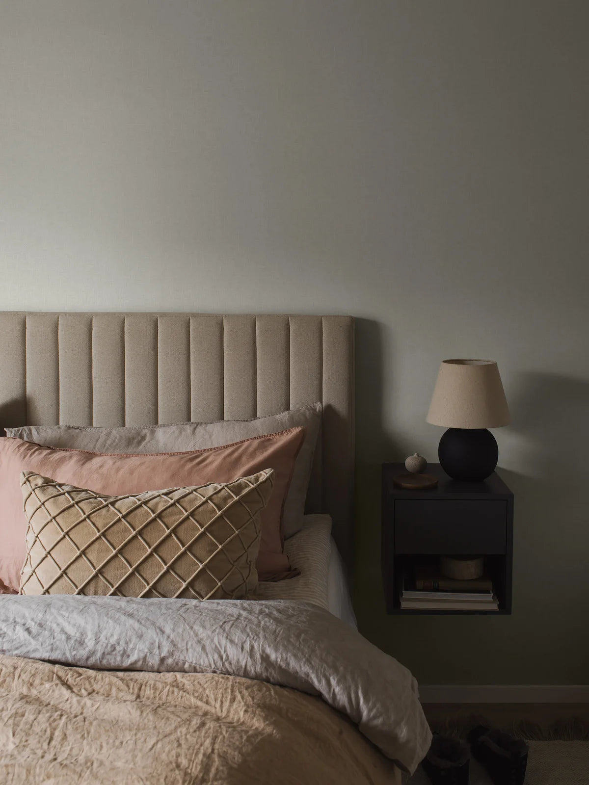 Tapeta na flizelínu papírová strukturovaná VEGA světle zelená