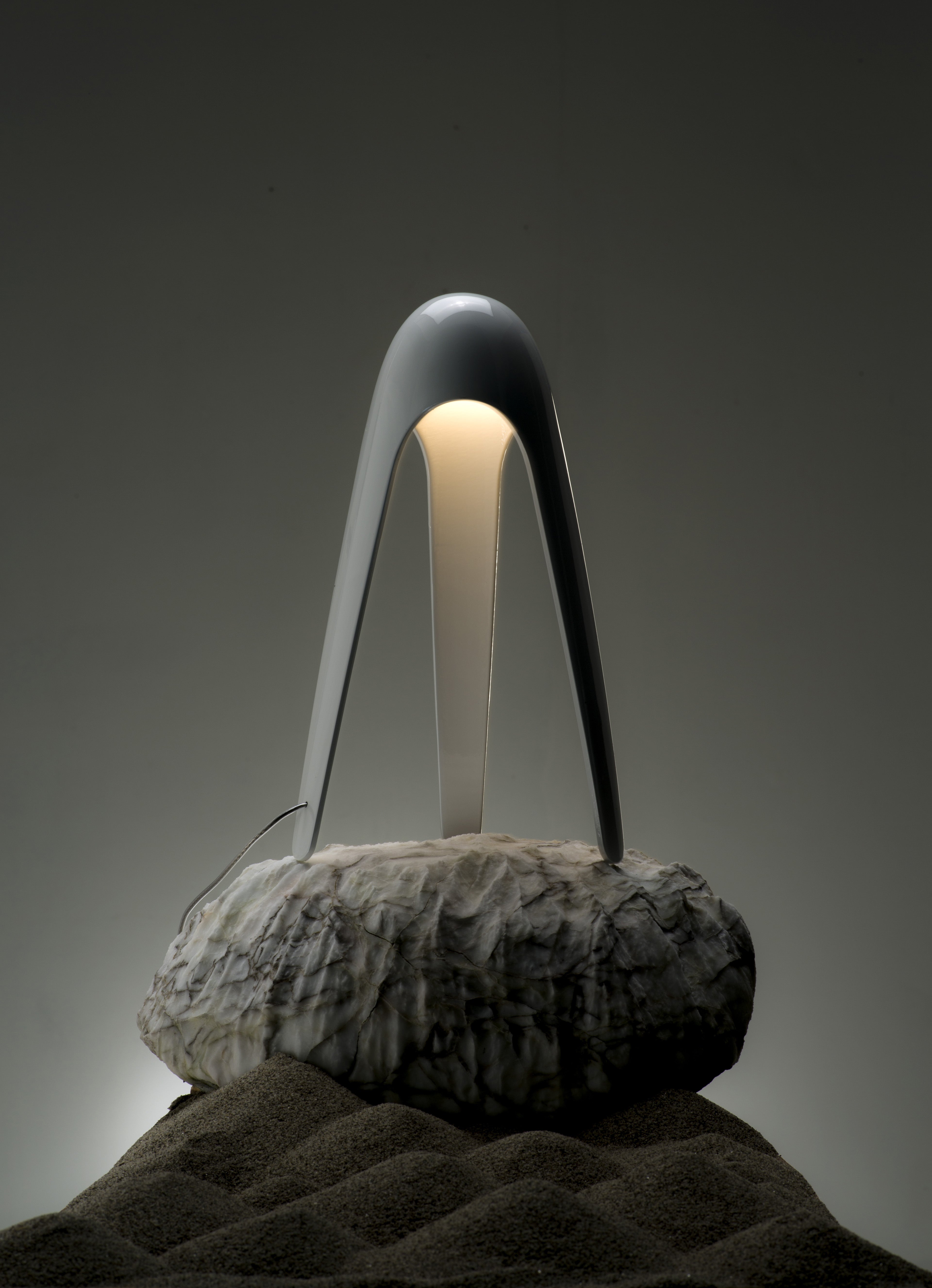 Stolní lampa CYBORG lesklá bílá