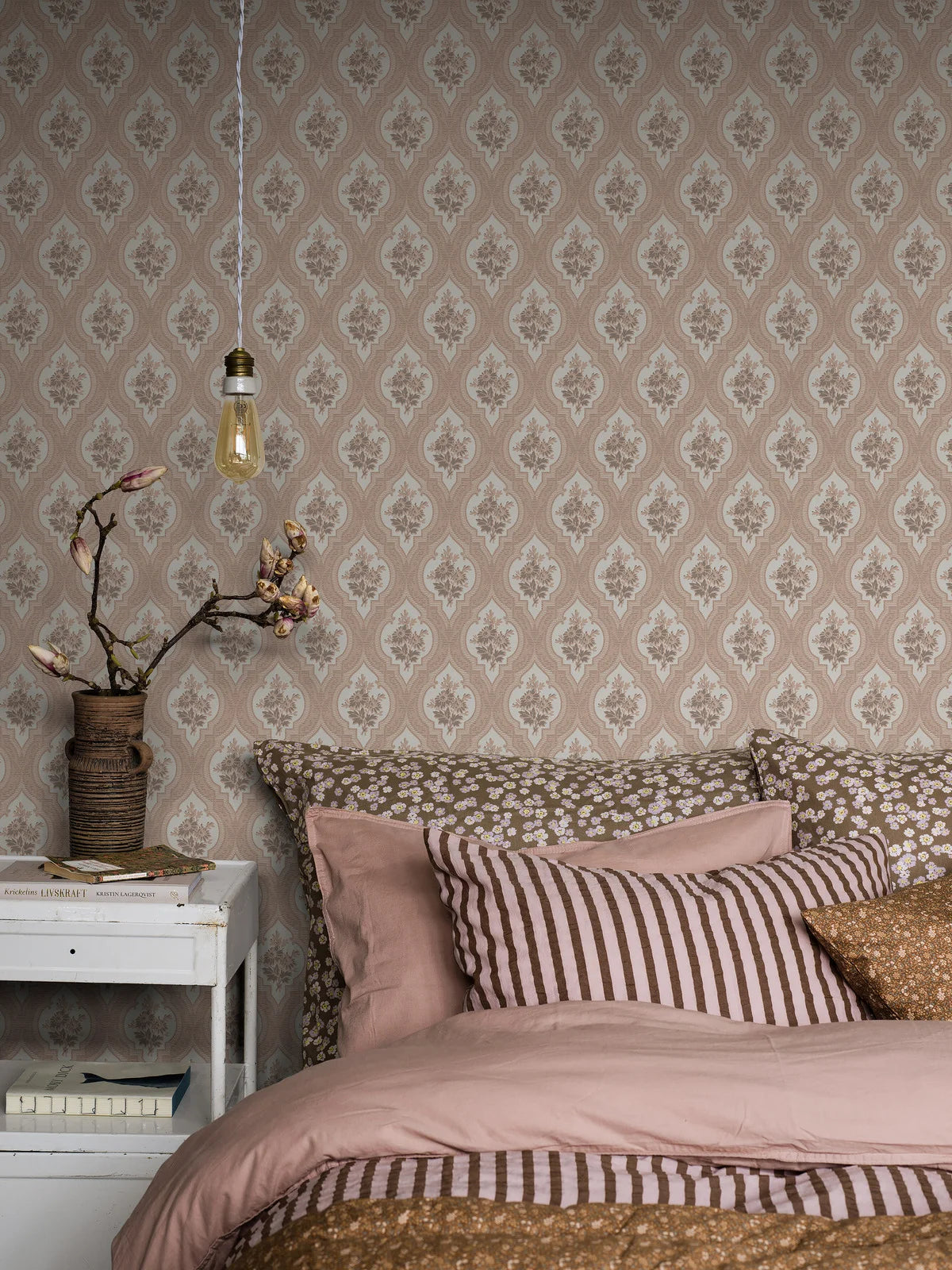 ETERNAL FLOWER Pink Medallion Pattern Wallpaper