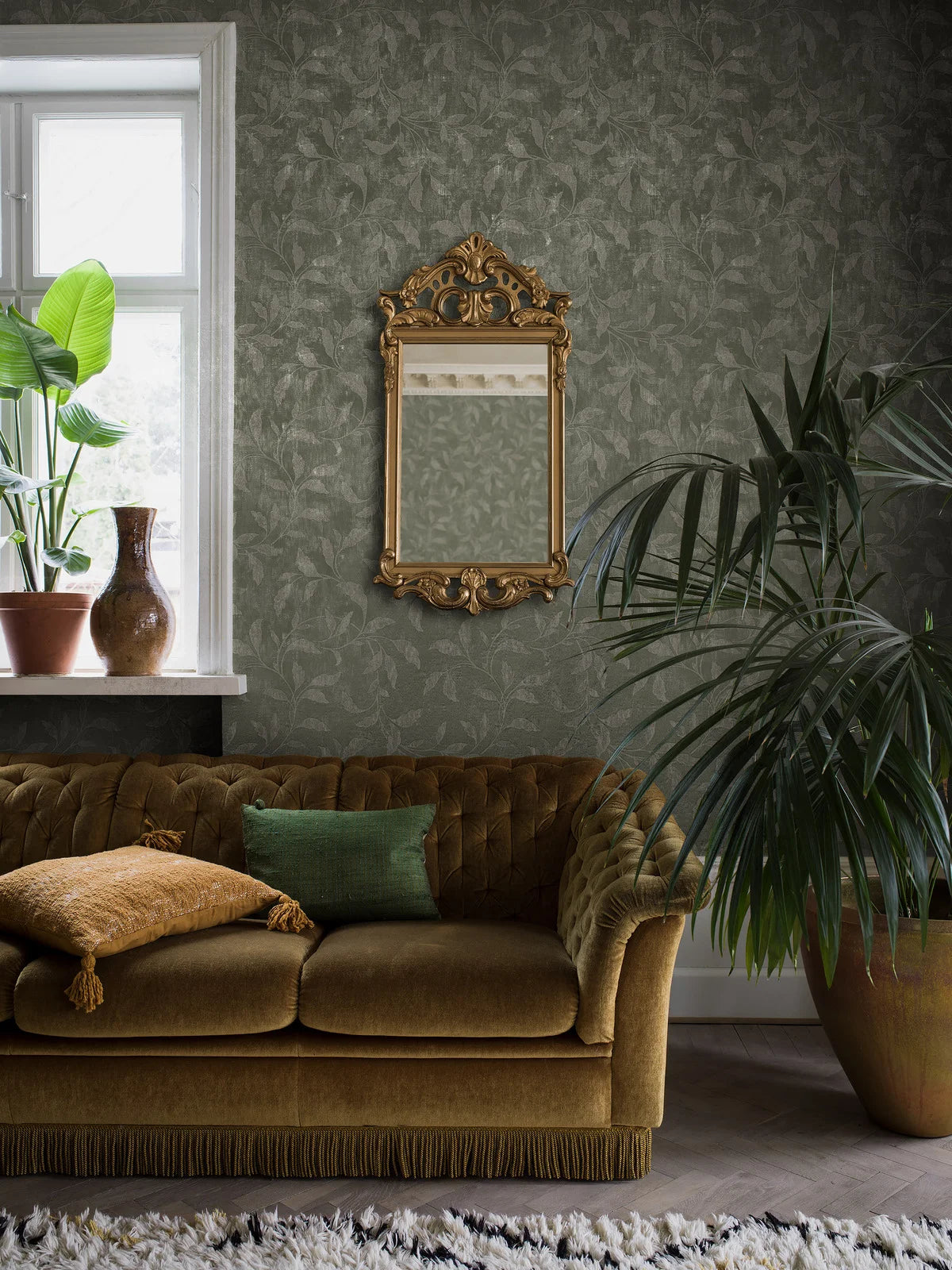 Non-woven paper wallpaper with a floral pattern ROSEWOOD NIGHT green