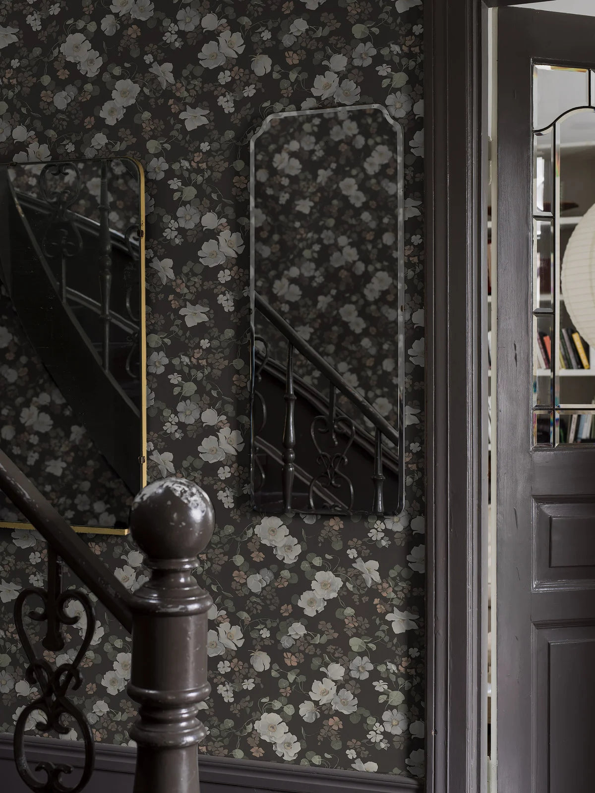 Non-woven paper wallpaper with an enchanting flower pattern in brown and white