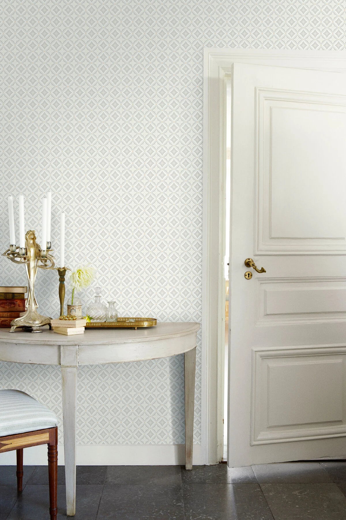 Tapeta flizelinowa papierowa z geometrycznym wzorem LOKA biały z szarym