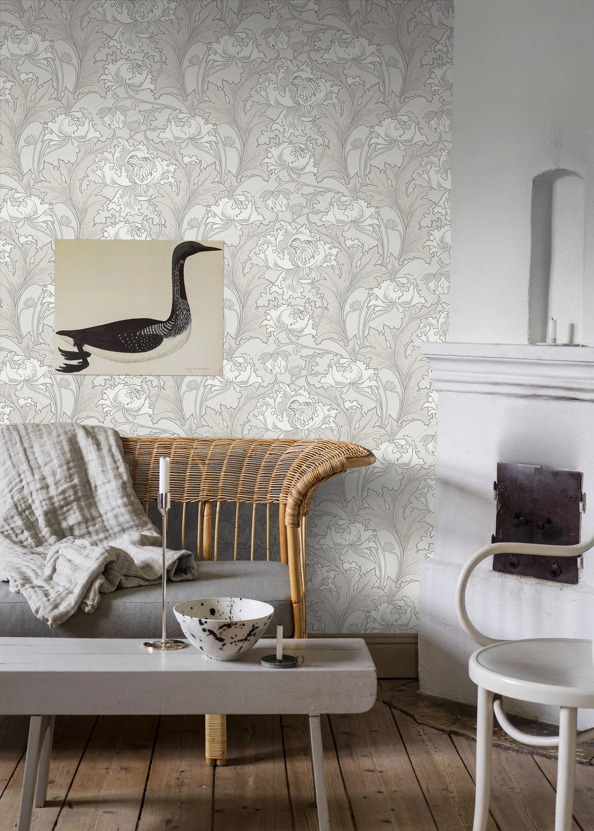 Papírová flizelinová tapeta s rostlinným vzorem SIRI perlově šedá s krémovou