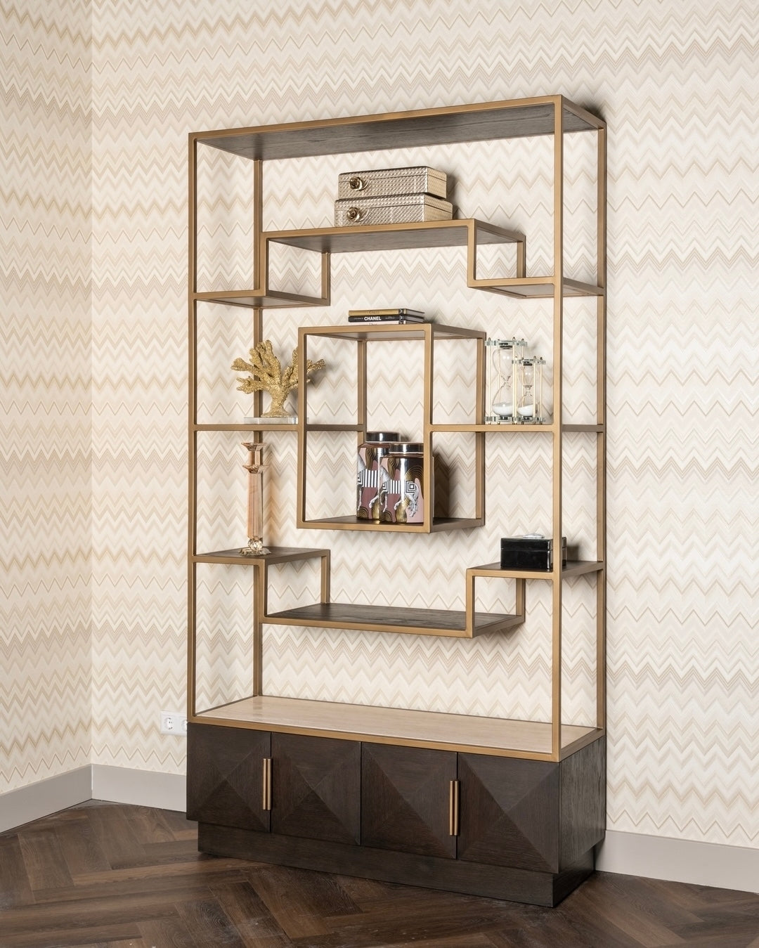 CLAREMONT showcase brown with beige stone