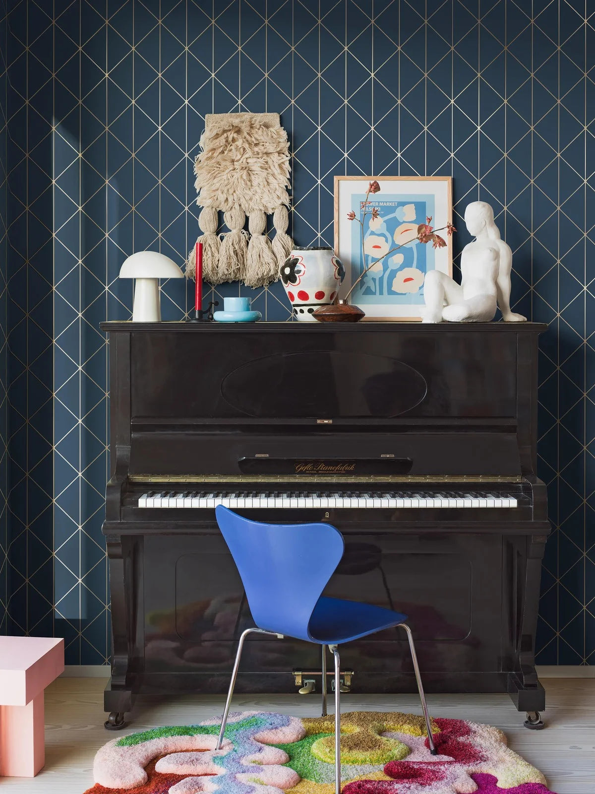 Tapeta flizelinowa papierowa z geometrycznym wzorem DIAMONDS granatowy ze złotym