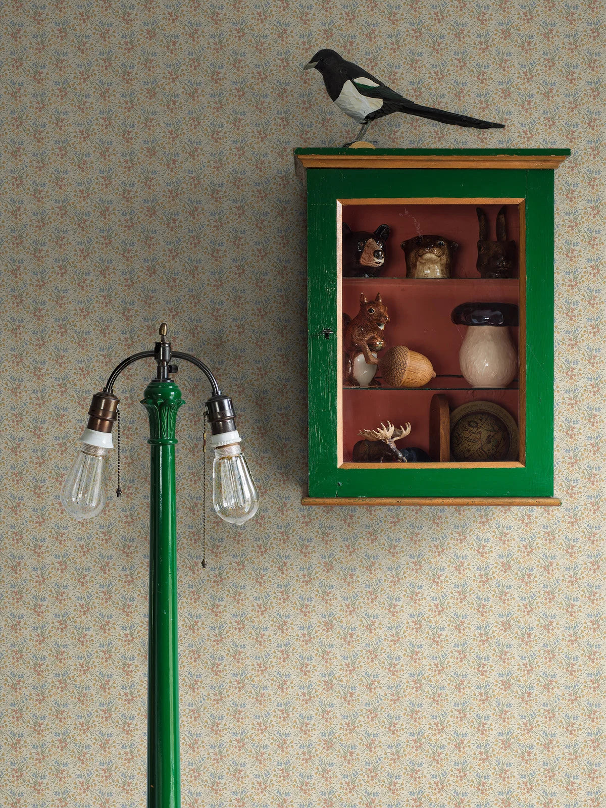 Tapeta s rostlinným motivem květin BELLA béžová