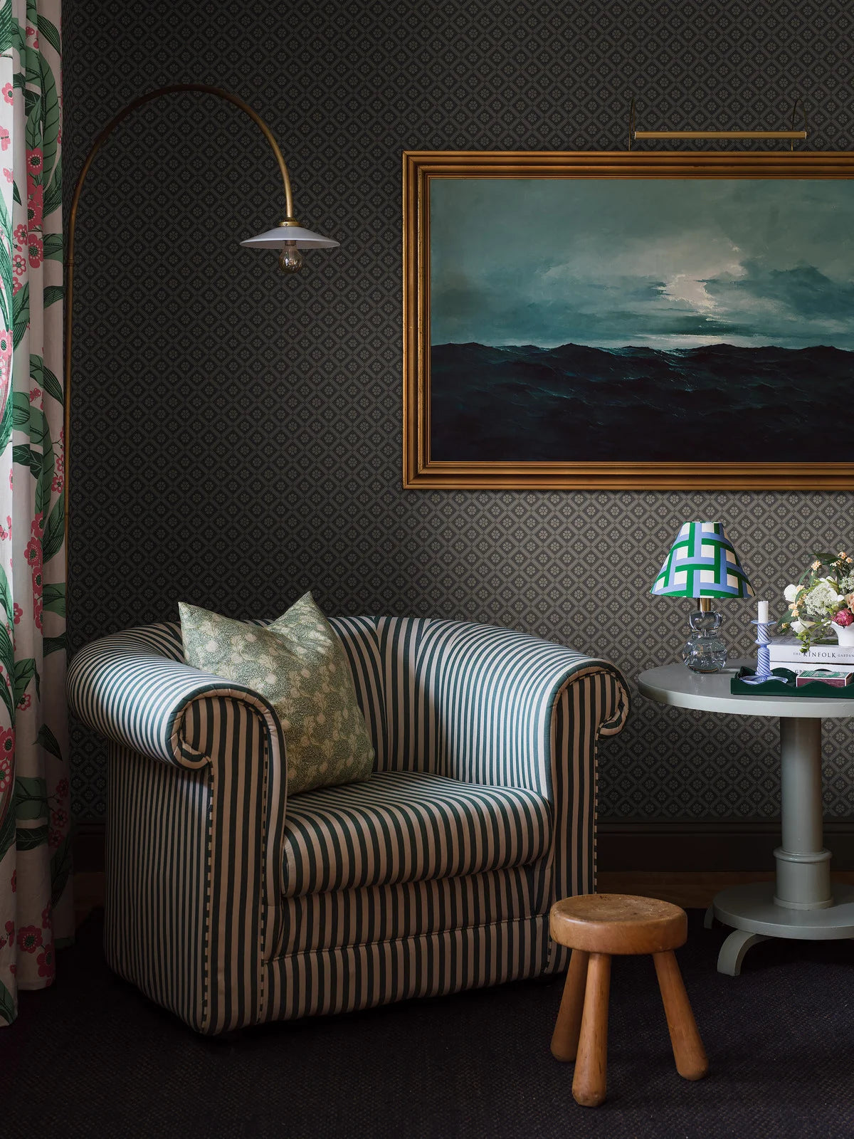 Tapeta s geometrickým vzorem LOVE hnědá