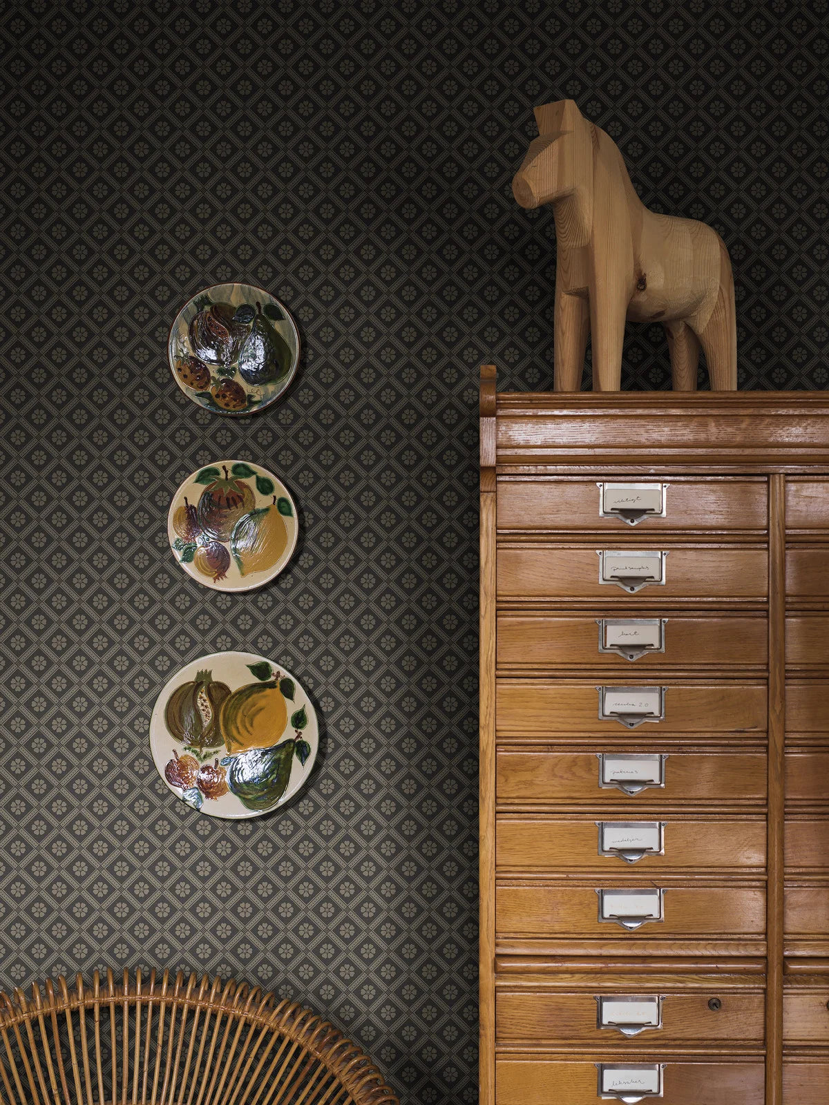 Tapeta s geometrickým vzorem LOVE hnědá