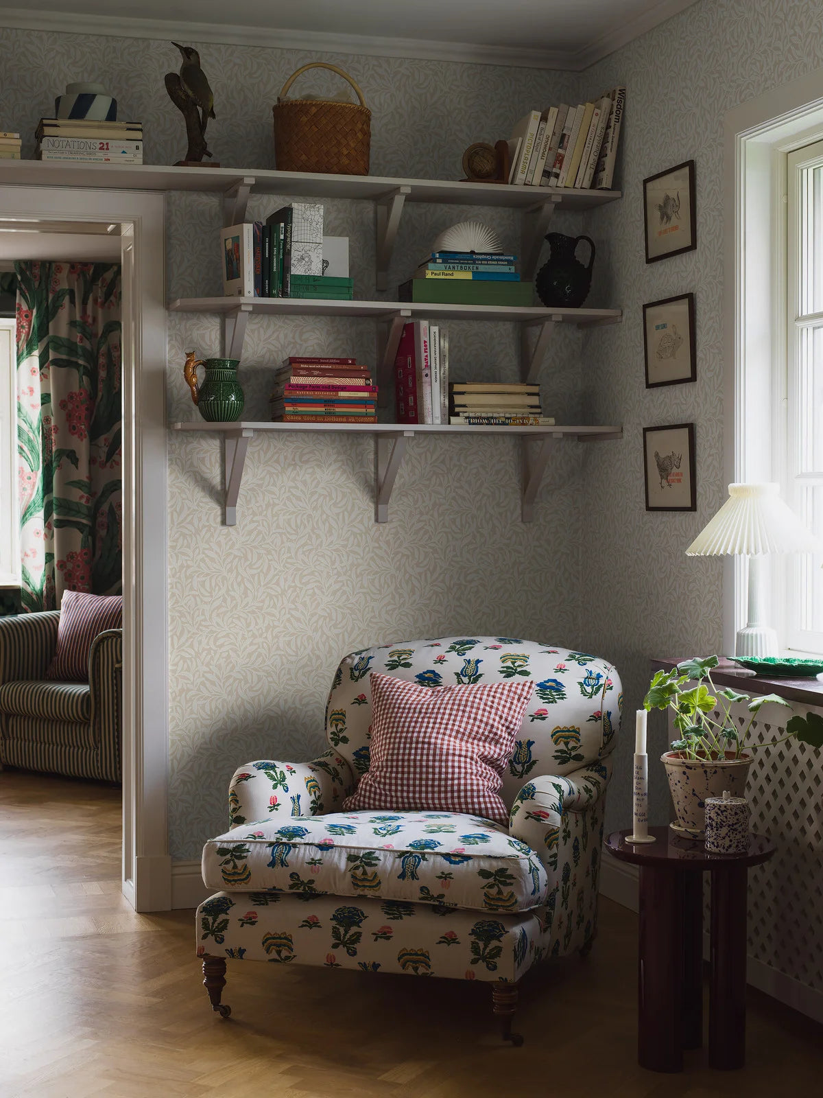 Tapeta s rostlinným motivem v listech VINTERGRONA teplá béžová