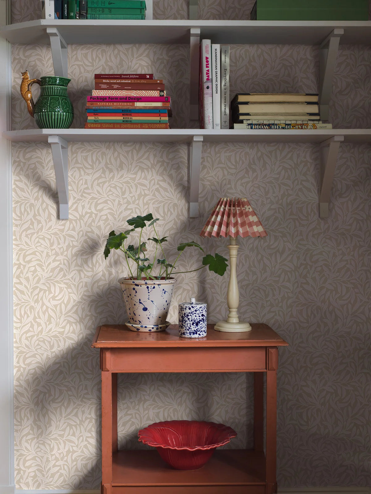 Tapeta s rostlinným motivem v listech VINTERGRONA teplá béžová