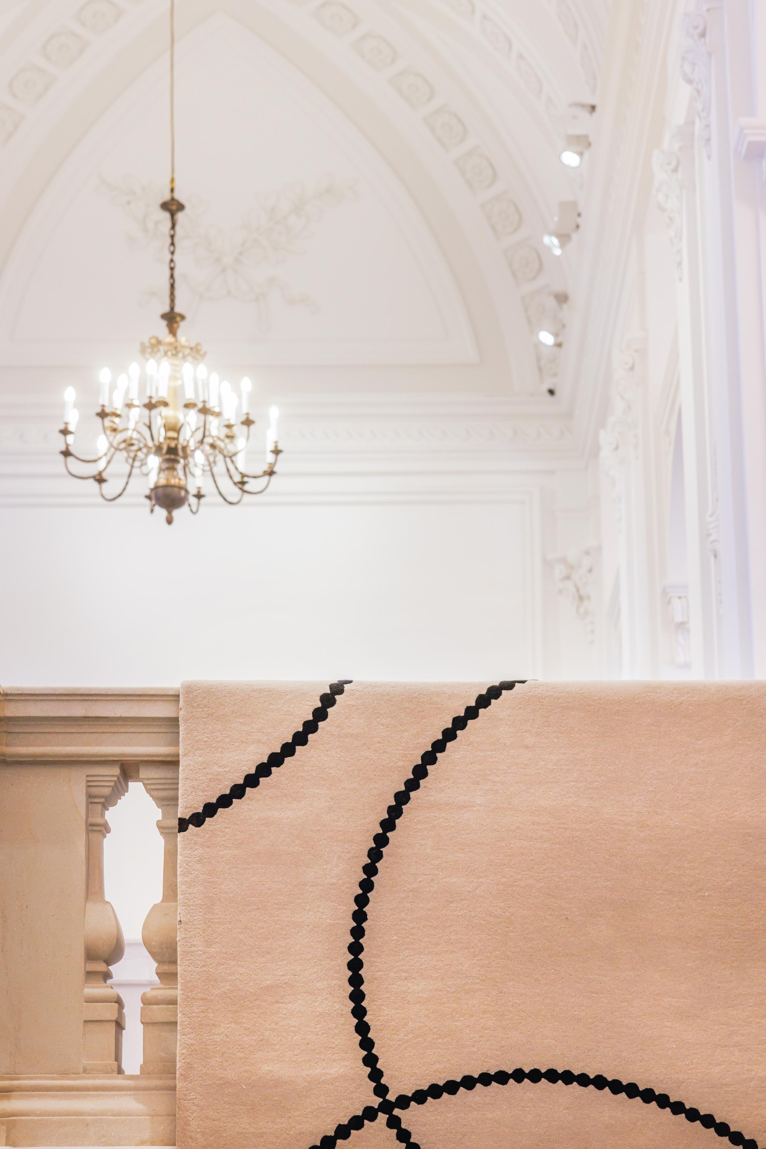 Dywan LUNA beżowy z czarnym wzorem