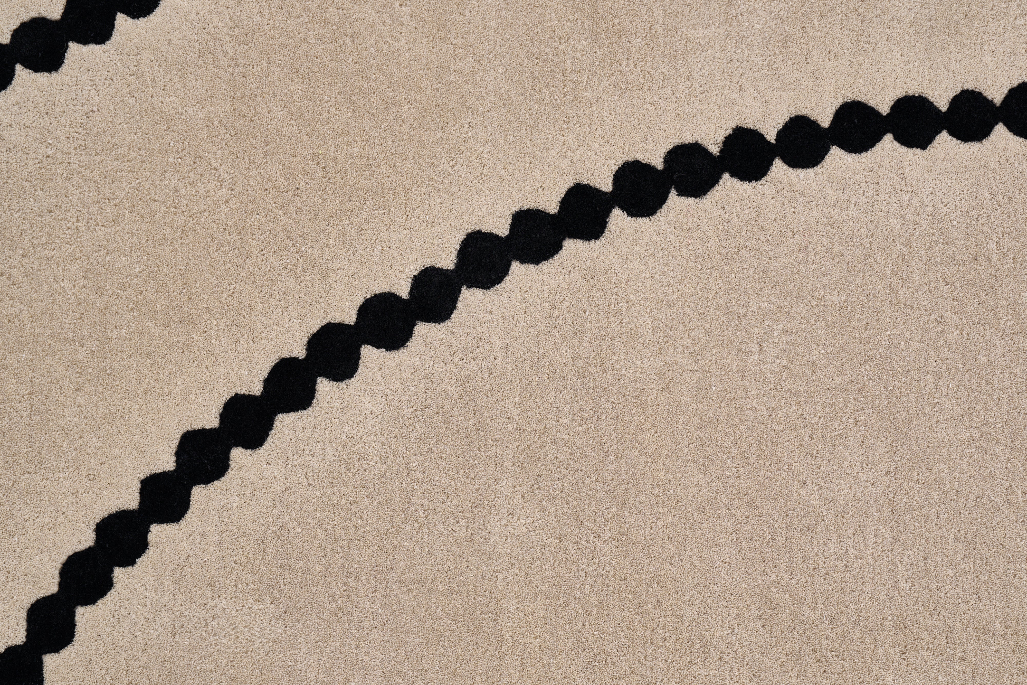 Dywan LUNA beżowy z czarnym wzorem