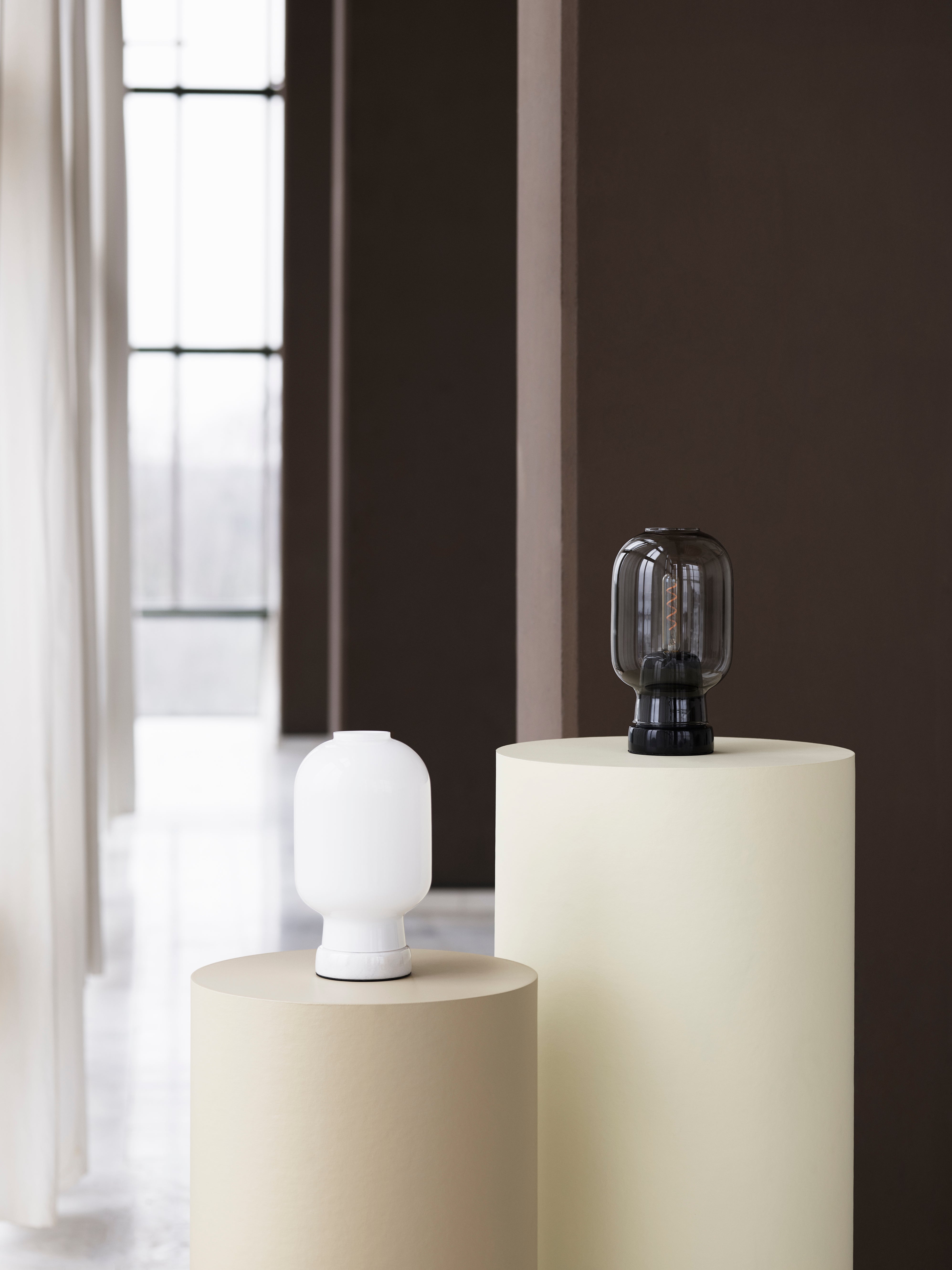 Stolní lampa AMP sklo kouřové s černým mramorem