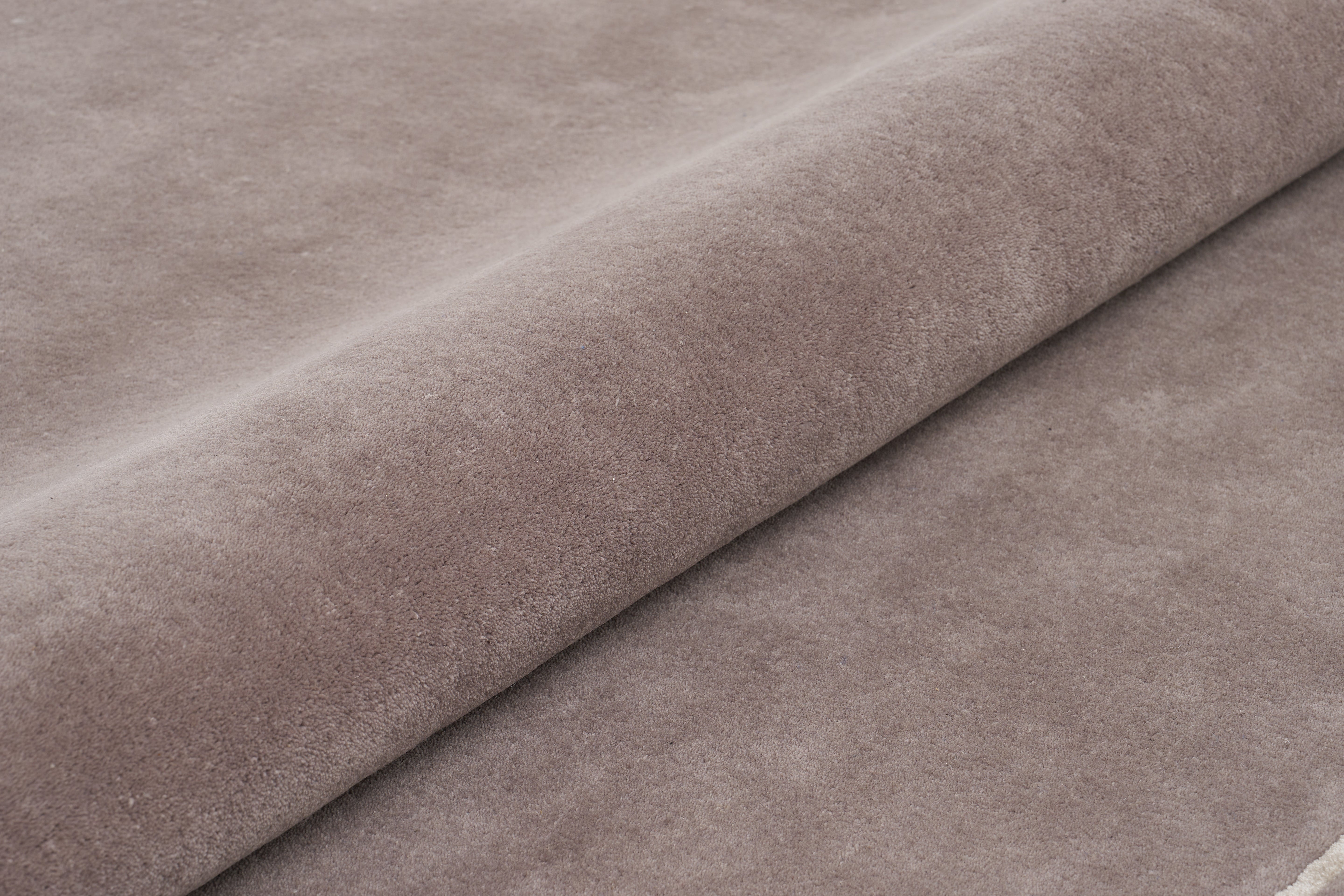 Šedý koberec LINEA s krémovými pruhy