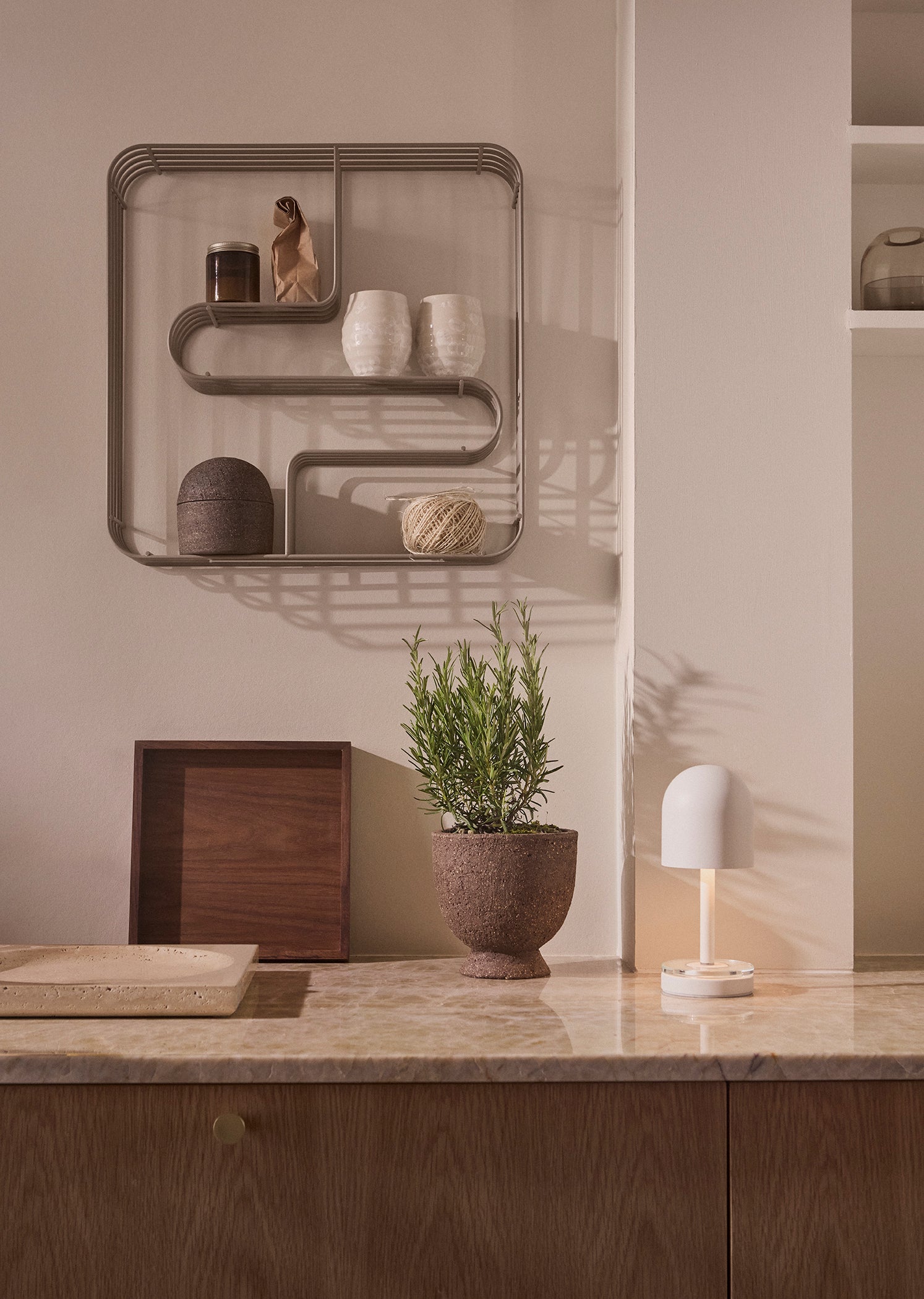 Regał ścienny CURVA czarny