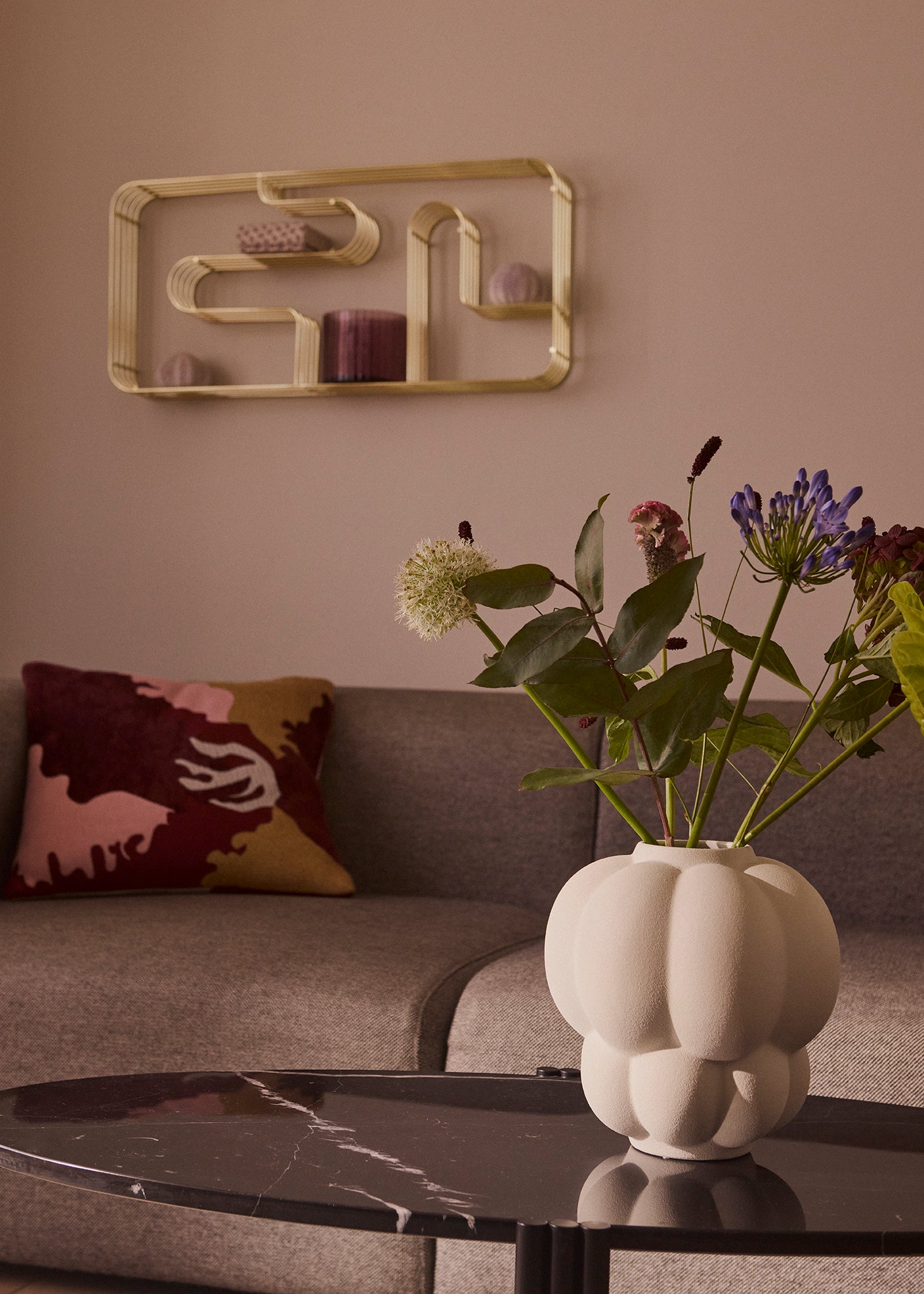 Nástěnný regál CURVA zlatý