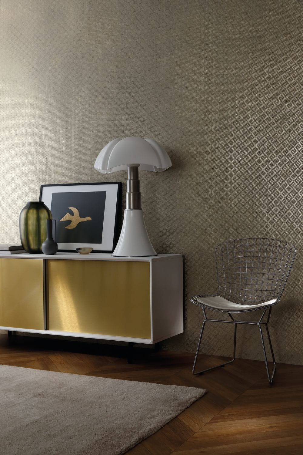 Metalická tapeta s geometrickým vzorem KHEOPS - BÍLÁ s hnědou