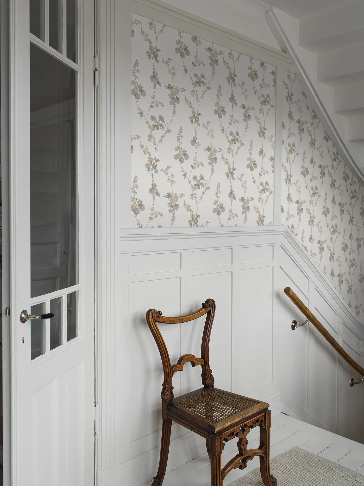 VERA Floral Pattern Wallpaper in White with Brown