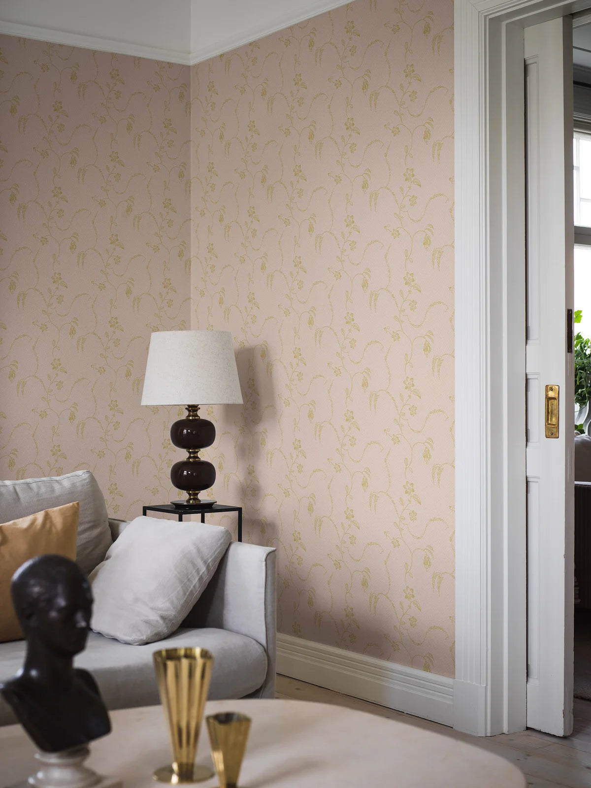 Tapeta s rostlinným motivem ELSIE béžová se zlatým