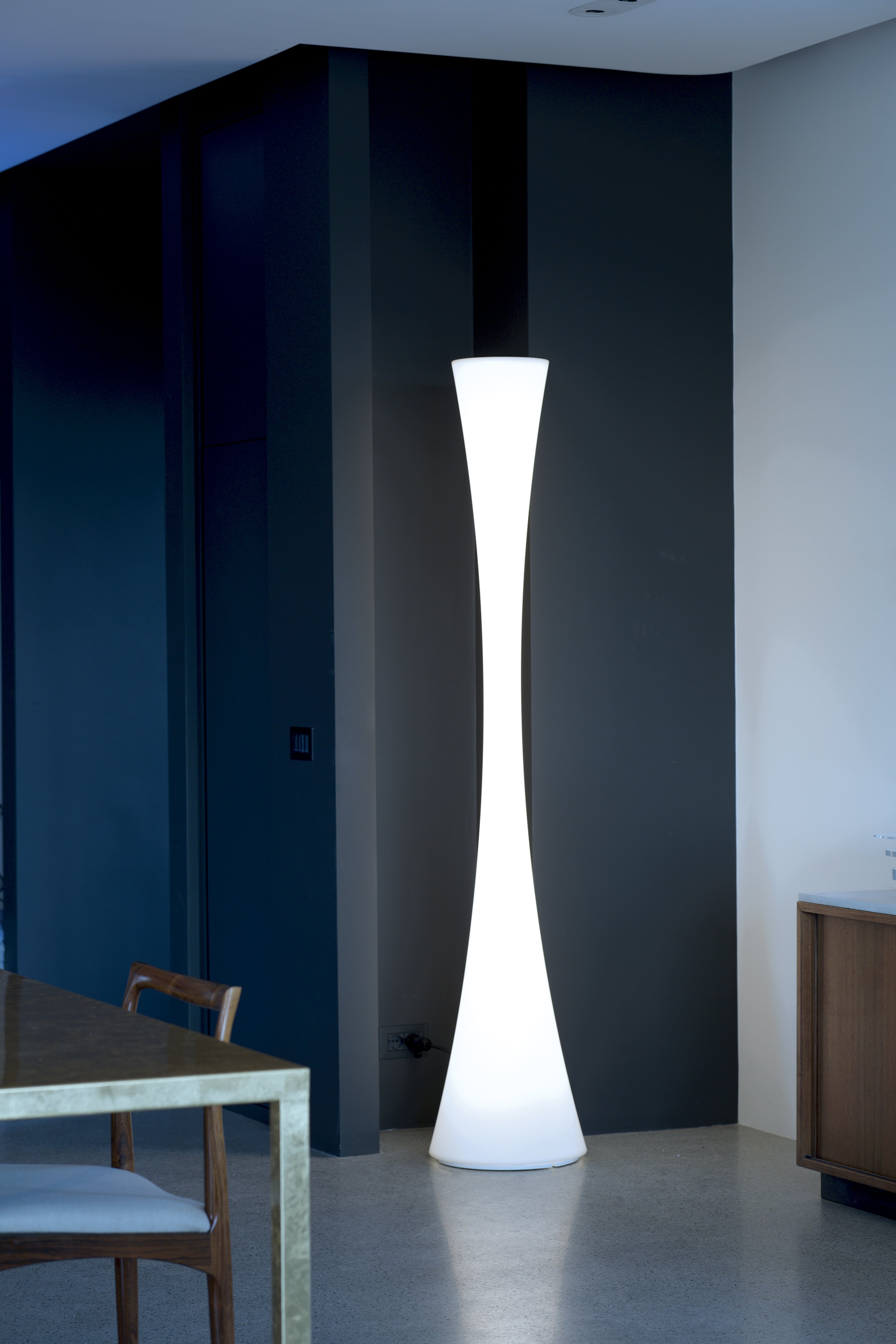 Podlahová lampa BICONICA lesklá bílá