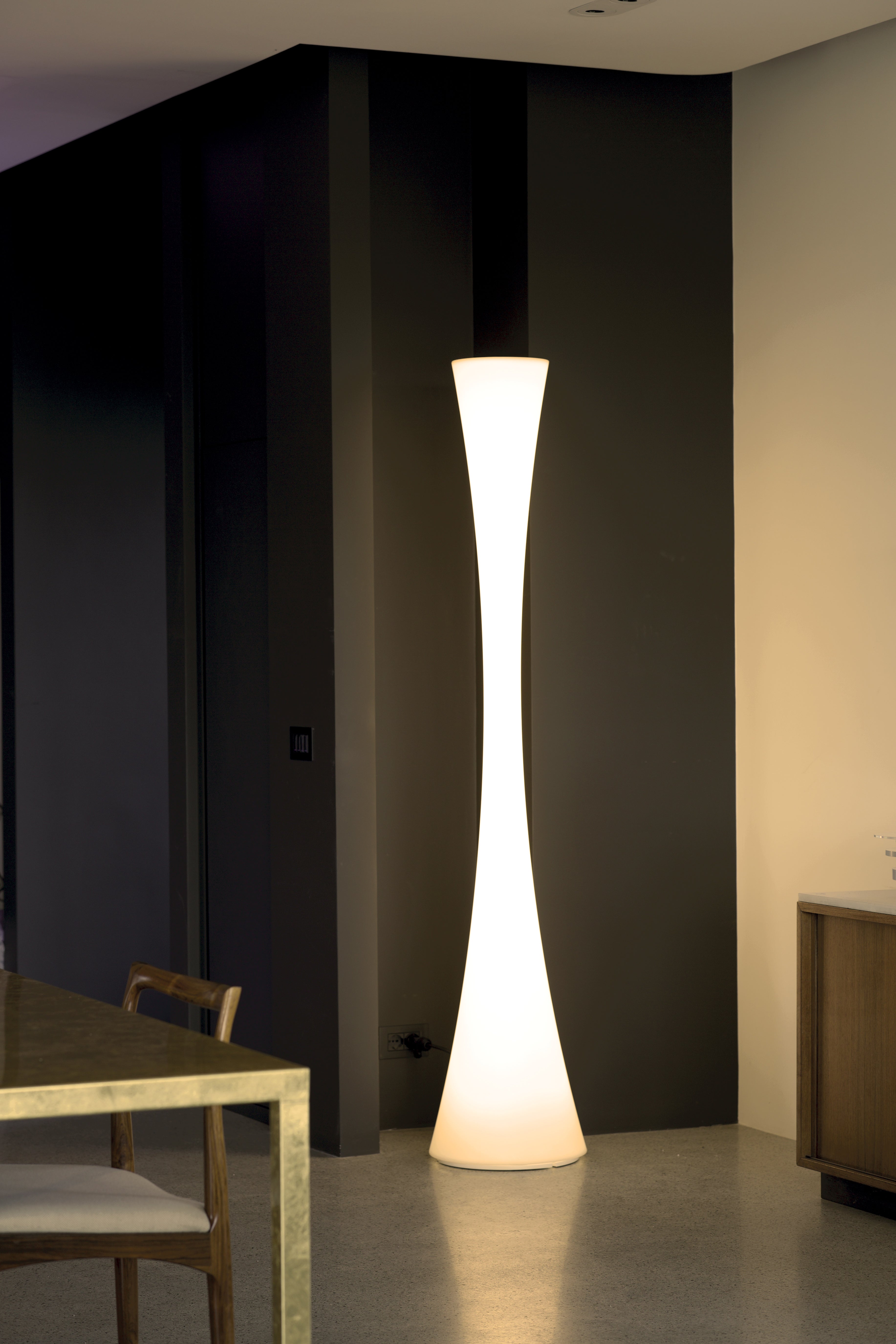 Podlahová lampa BICONICA lesklá bílá