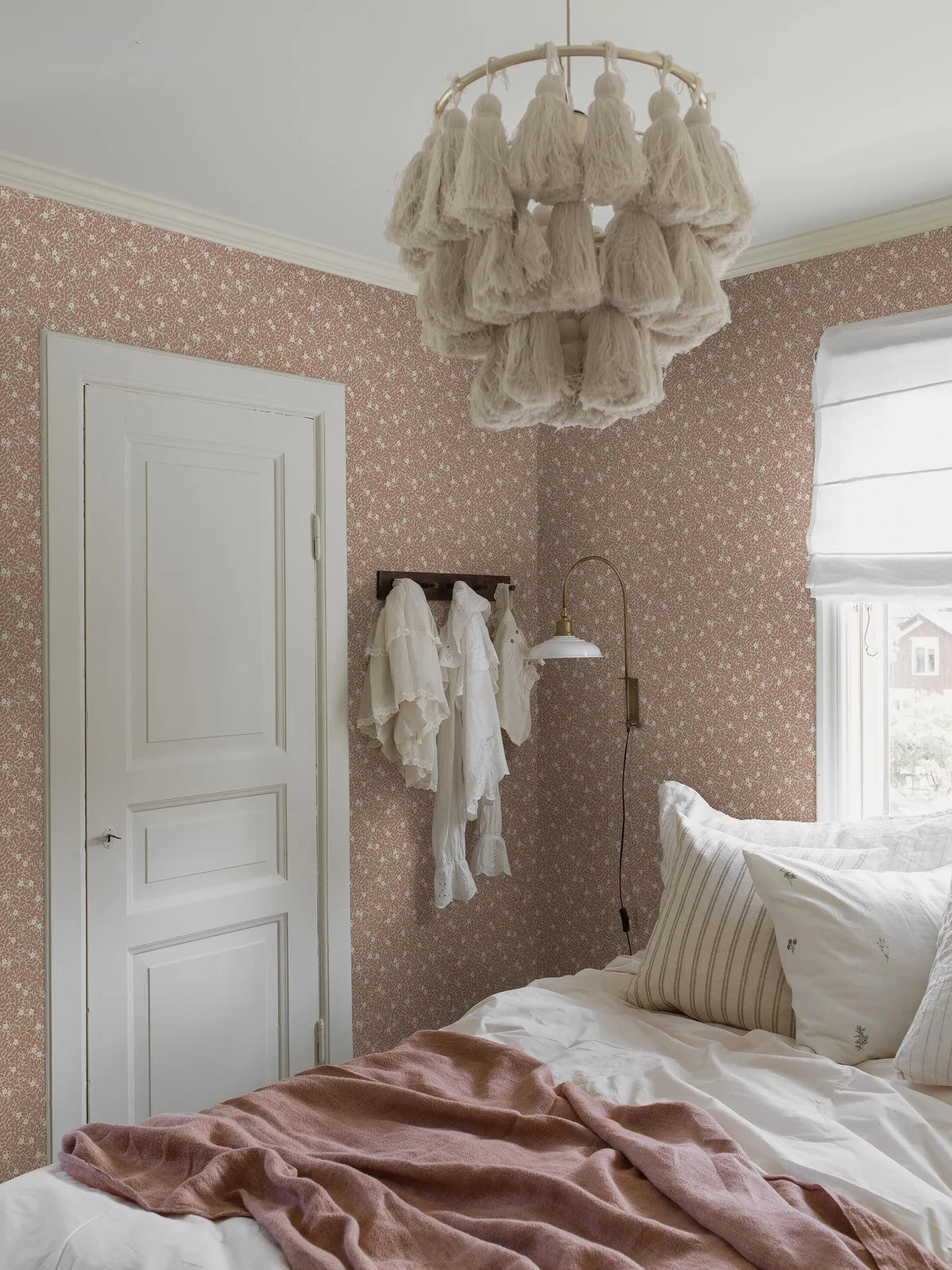 Pink and White MYRTEN Floral and Leaf Pattern Wallpaper