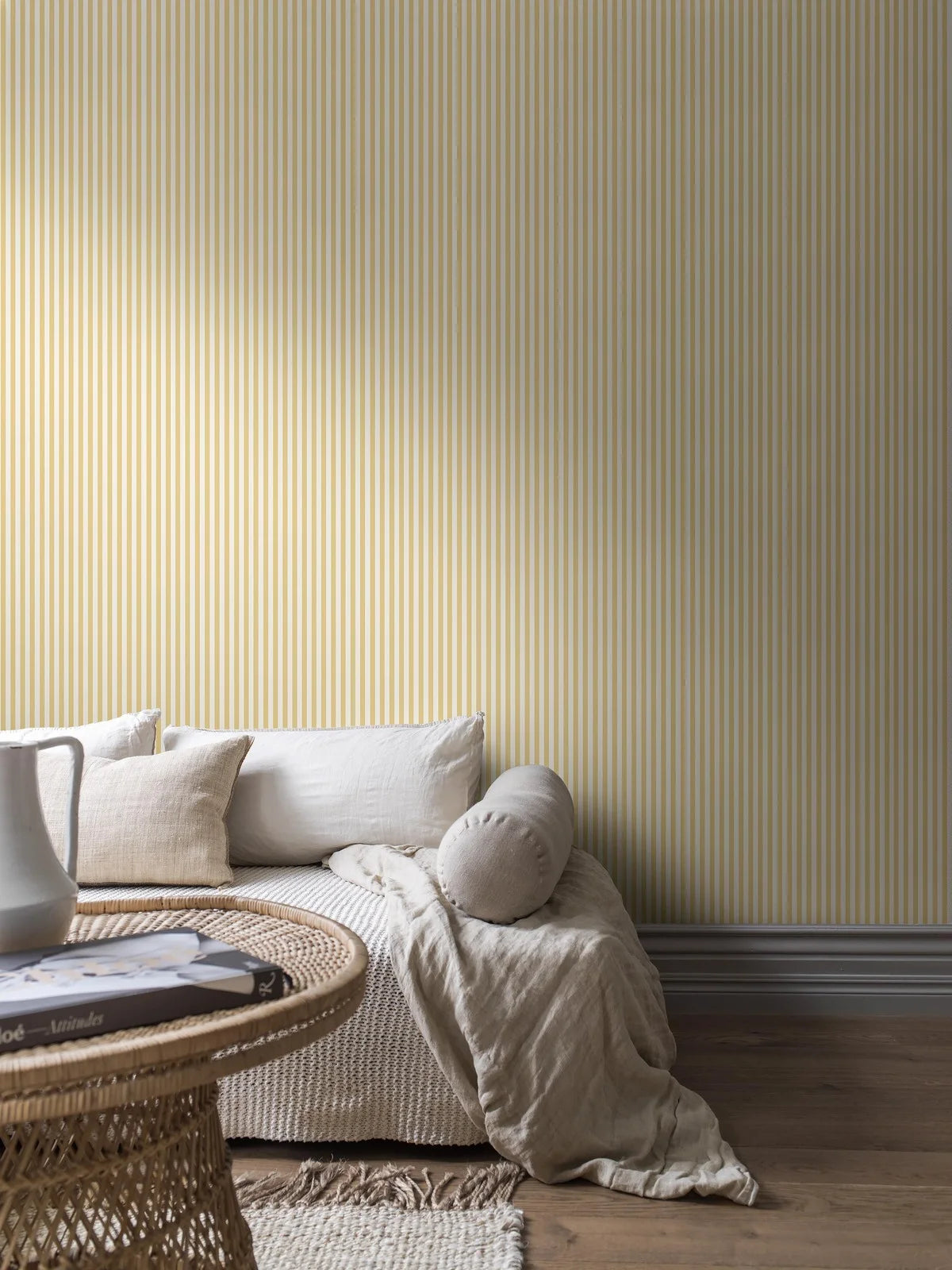 Tapeta s pruhovaným vzorem MÖLLE STRIPE žlutá s bílou
