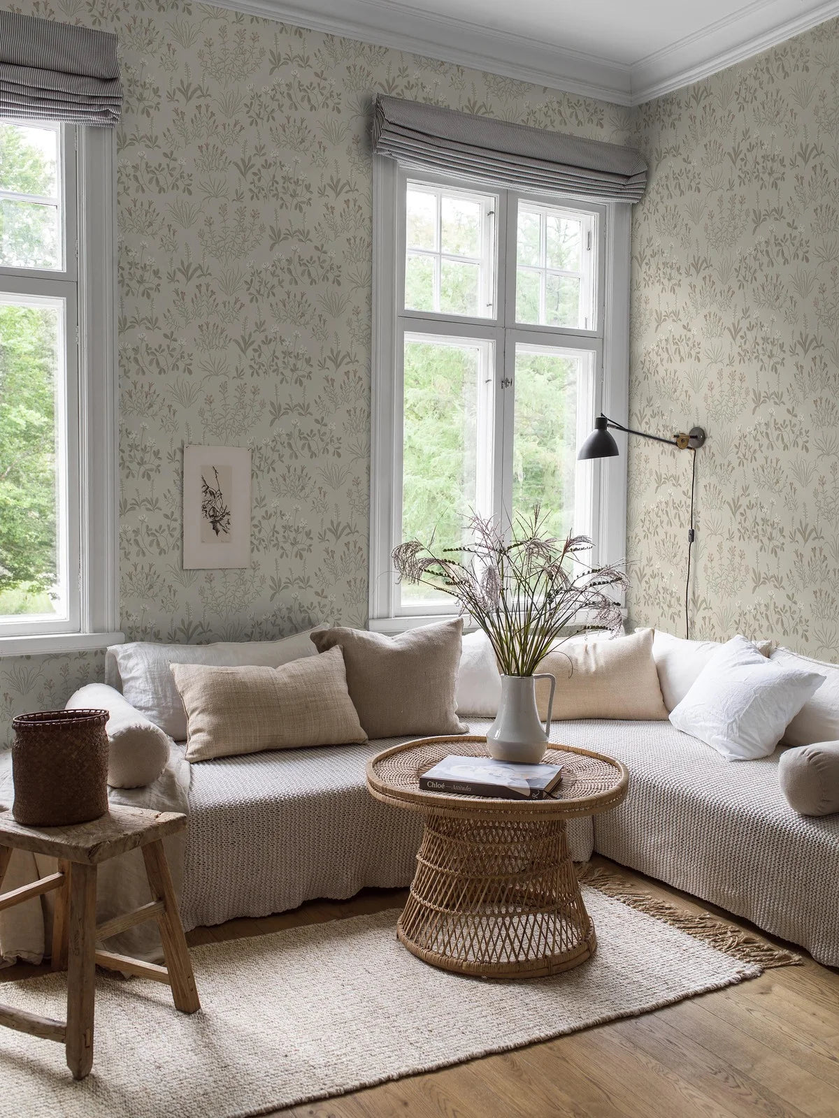 Tapeta s rostlinným motivem květin NORAS ANG písková s hnědou