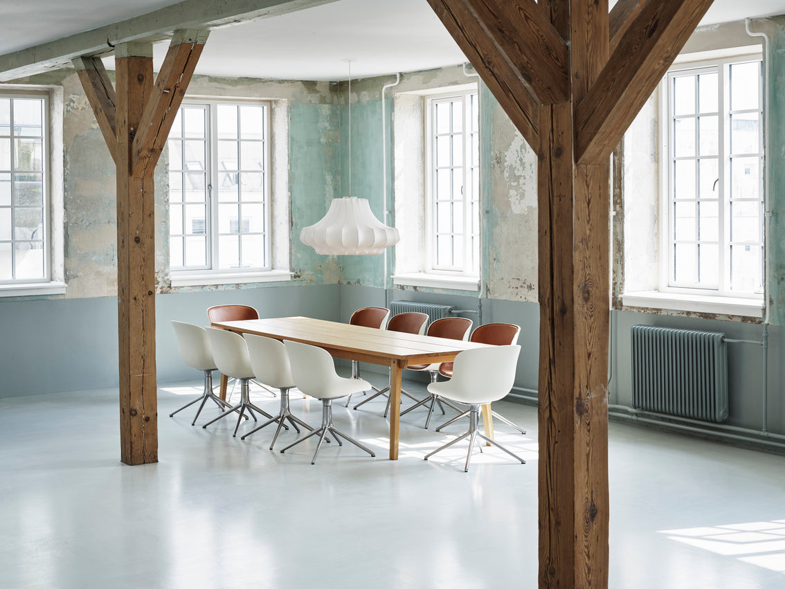 Hyg 4L sandstone upholstered office chair with a black base