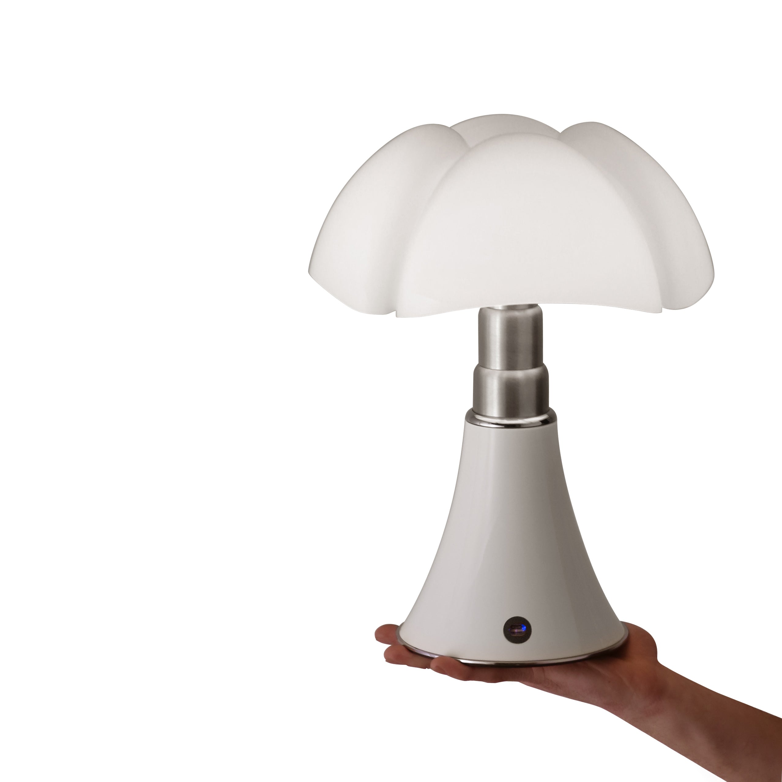 Stolní lampa MINIPIPISTRELLO s opálovým stínidlem a bílým podstavcem
