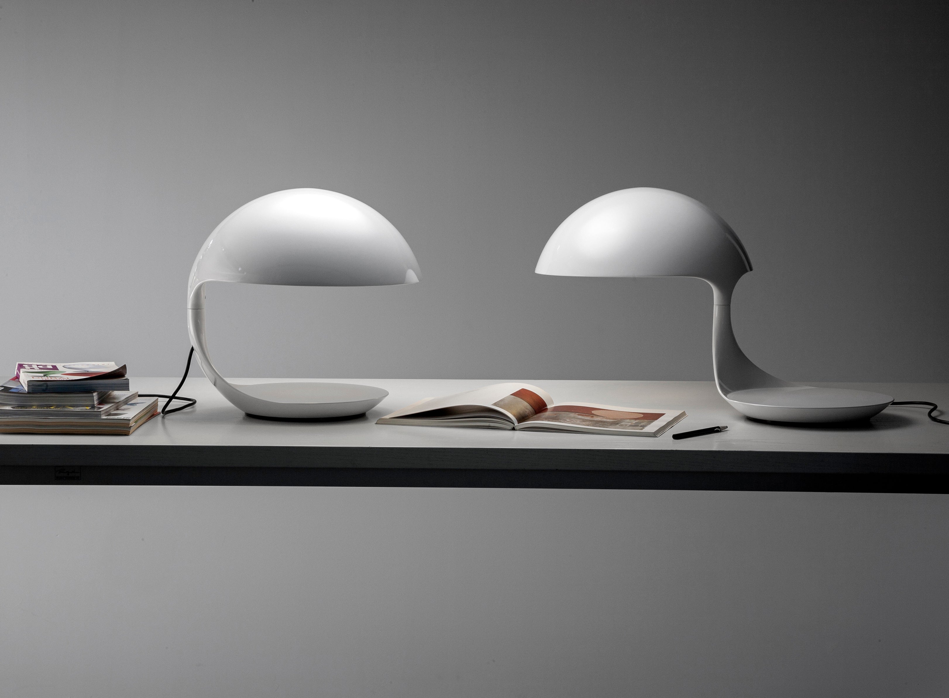 Cobra Table Lamp in Glossy White