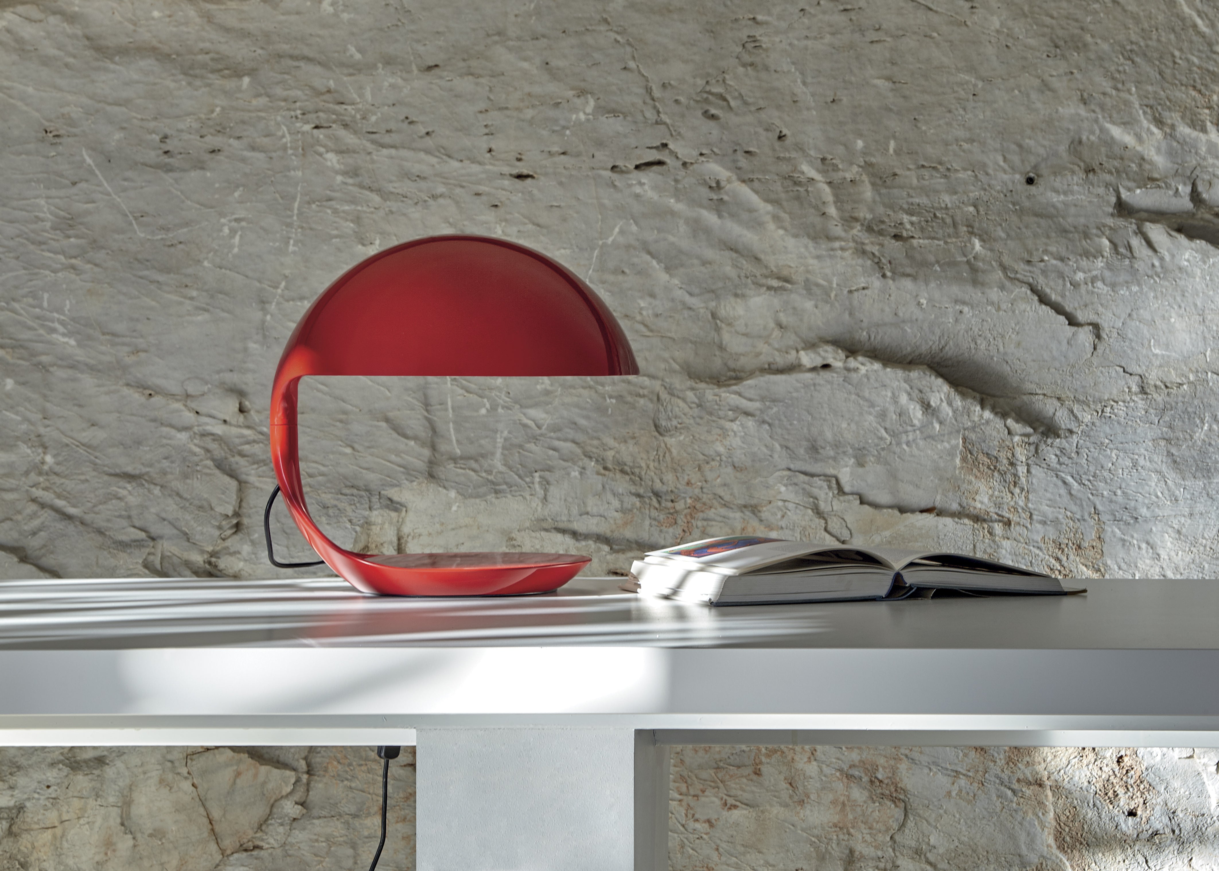 Cobra Table Lamp in Glossy Red