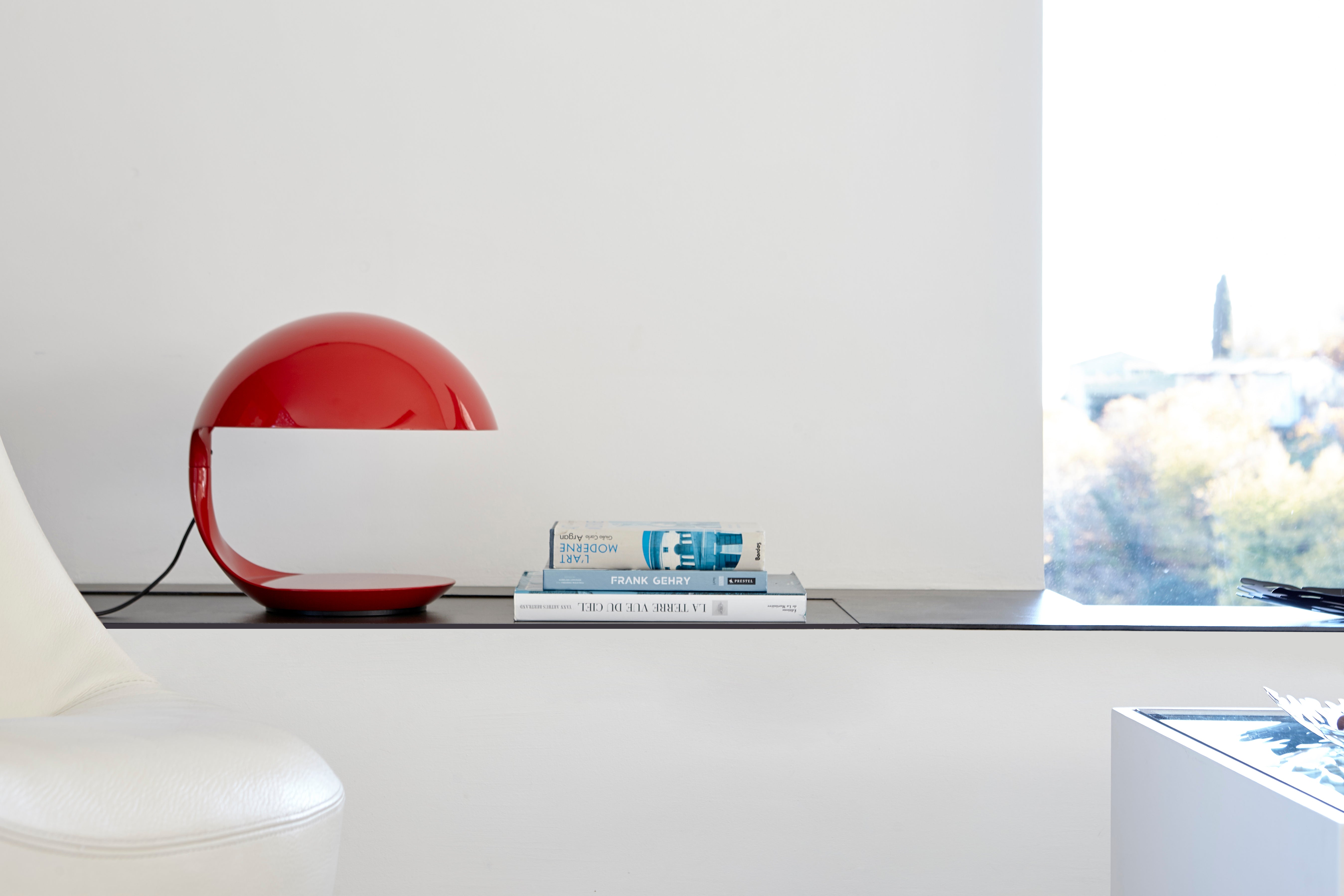 Cobra Table Lamp in Glossy Red