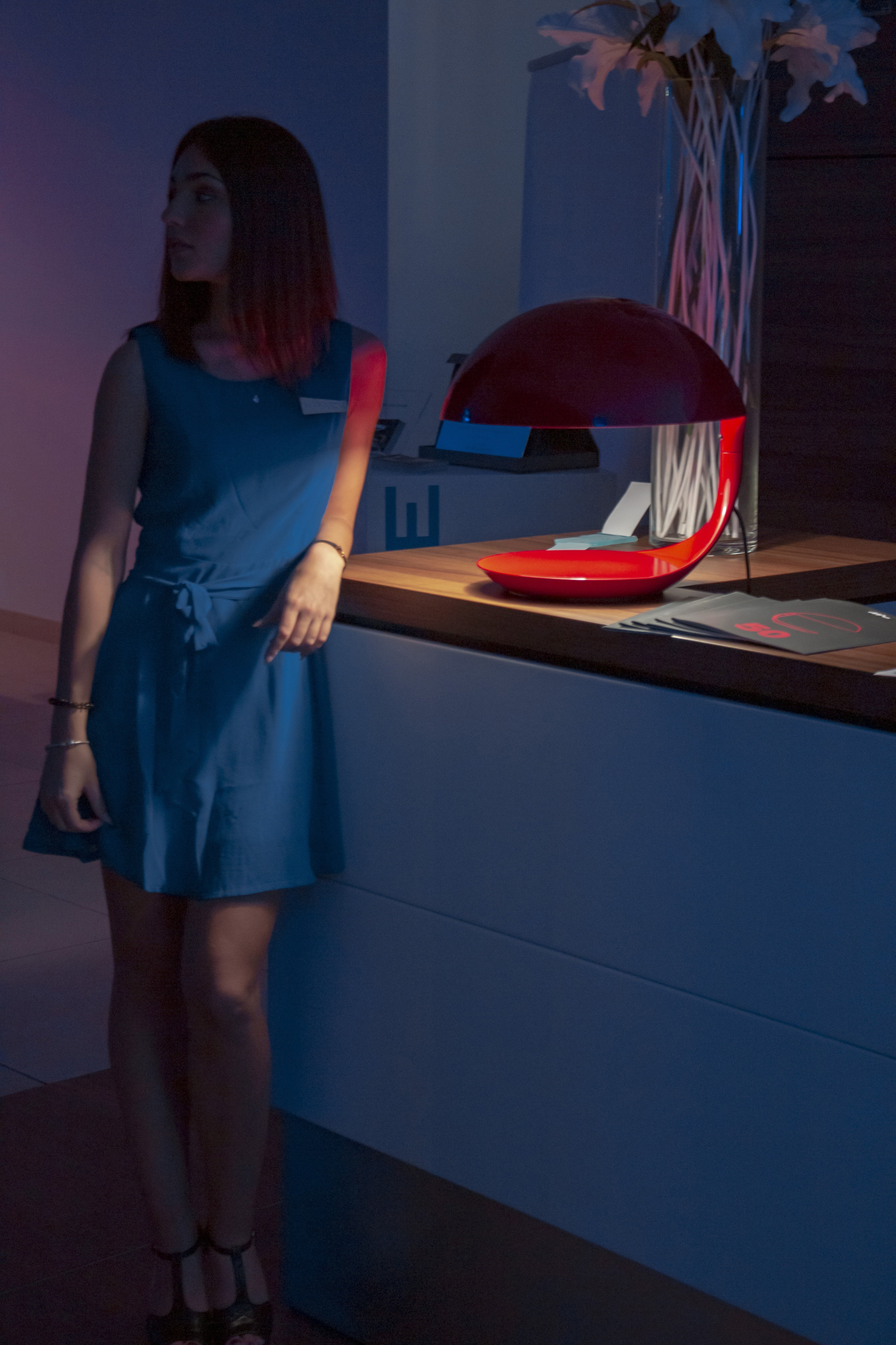 Cobra Table Lamp in Glossy Red