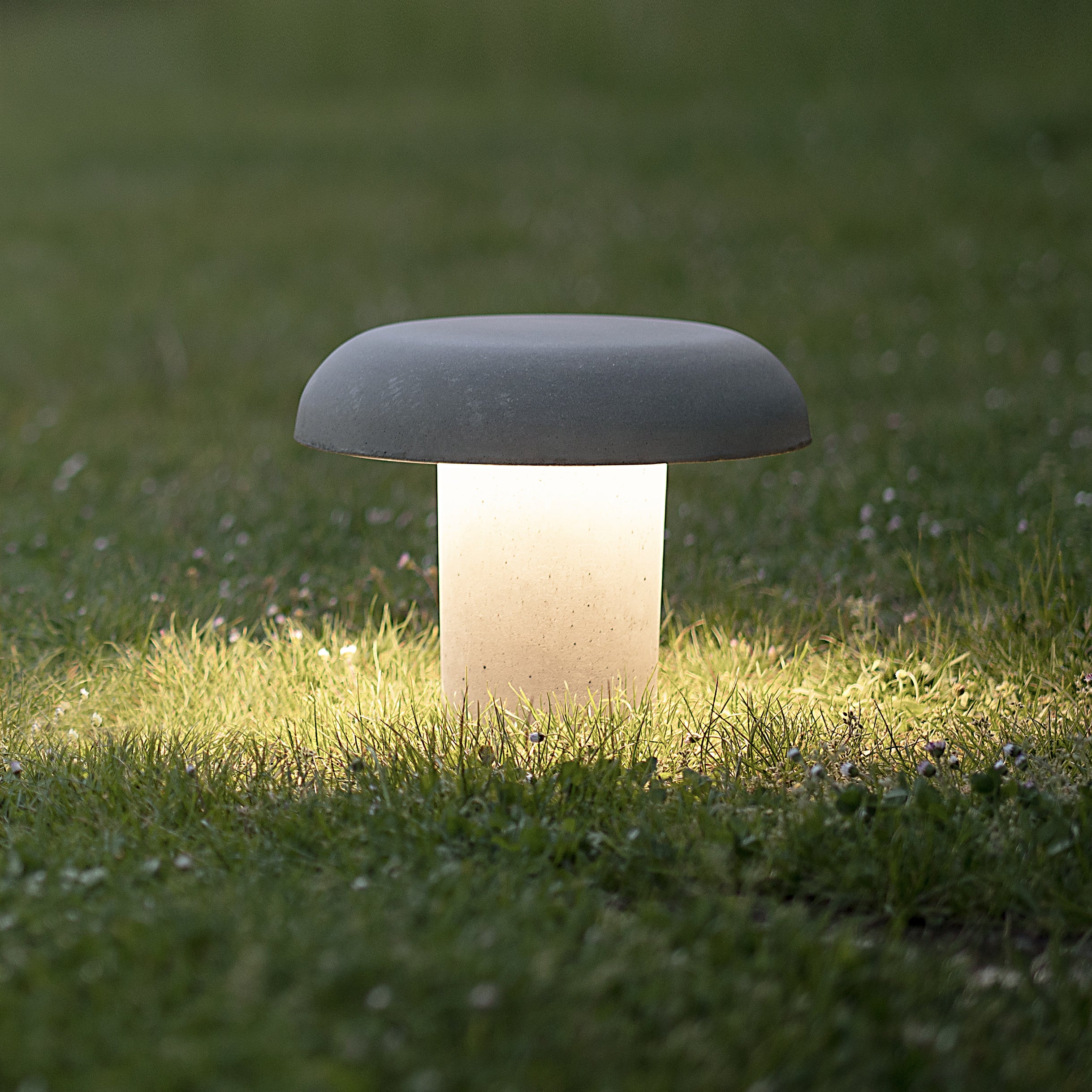 Lampa zewnętrzna AMANITA szary beton, marka Martinelli Luce
