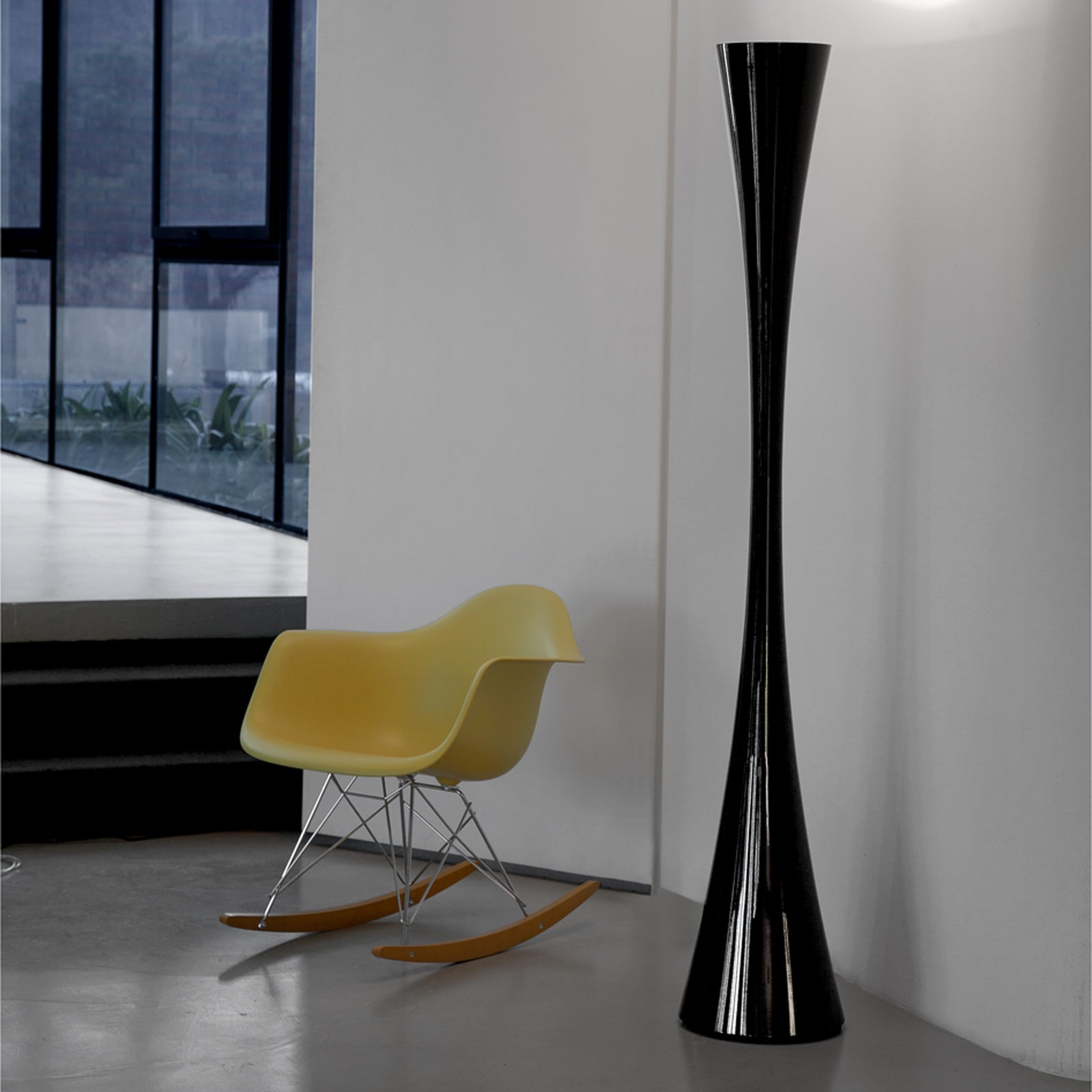 Podlahová lampa BICONICA, lesklá černá
